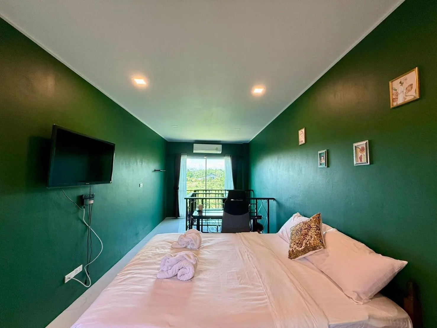 Bed in Hacienda Resort - Mae Phim