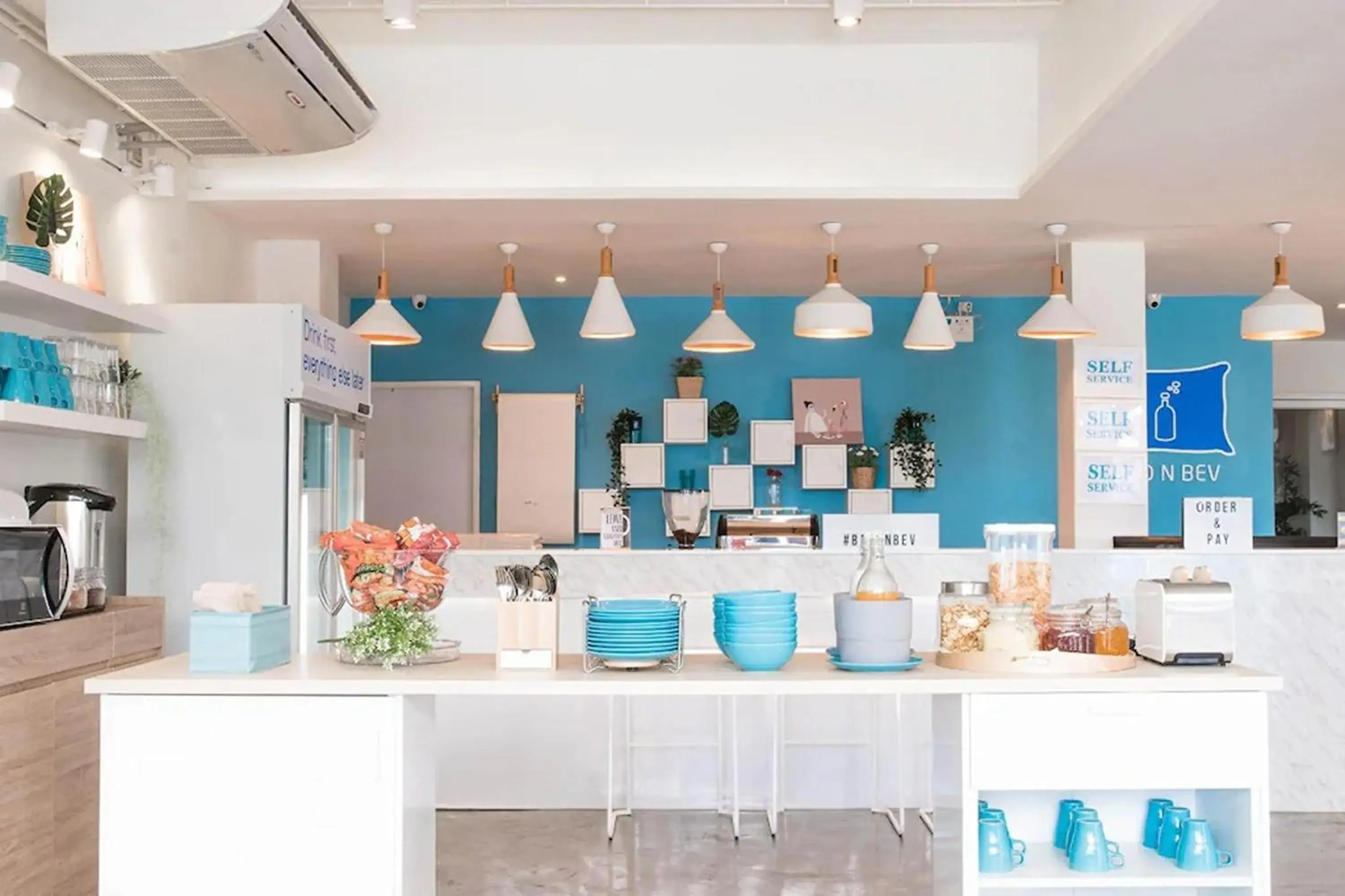 Property building in ME U Hostel Pattaya Property building in ME U Hostel Pattaya