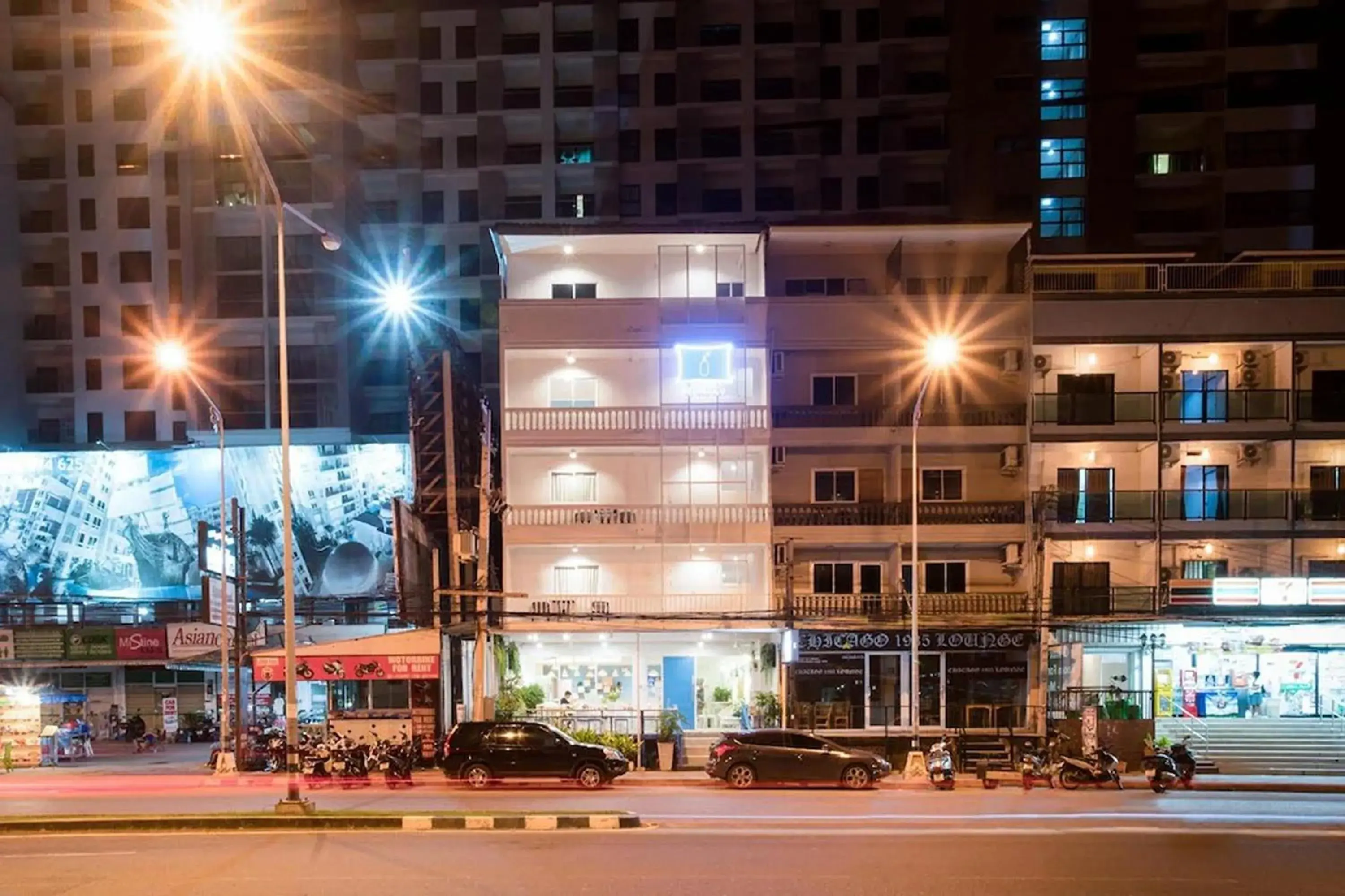 Property building in ME U Hostel Pattaya Property building in ME U Hostel Pattaya