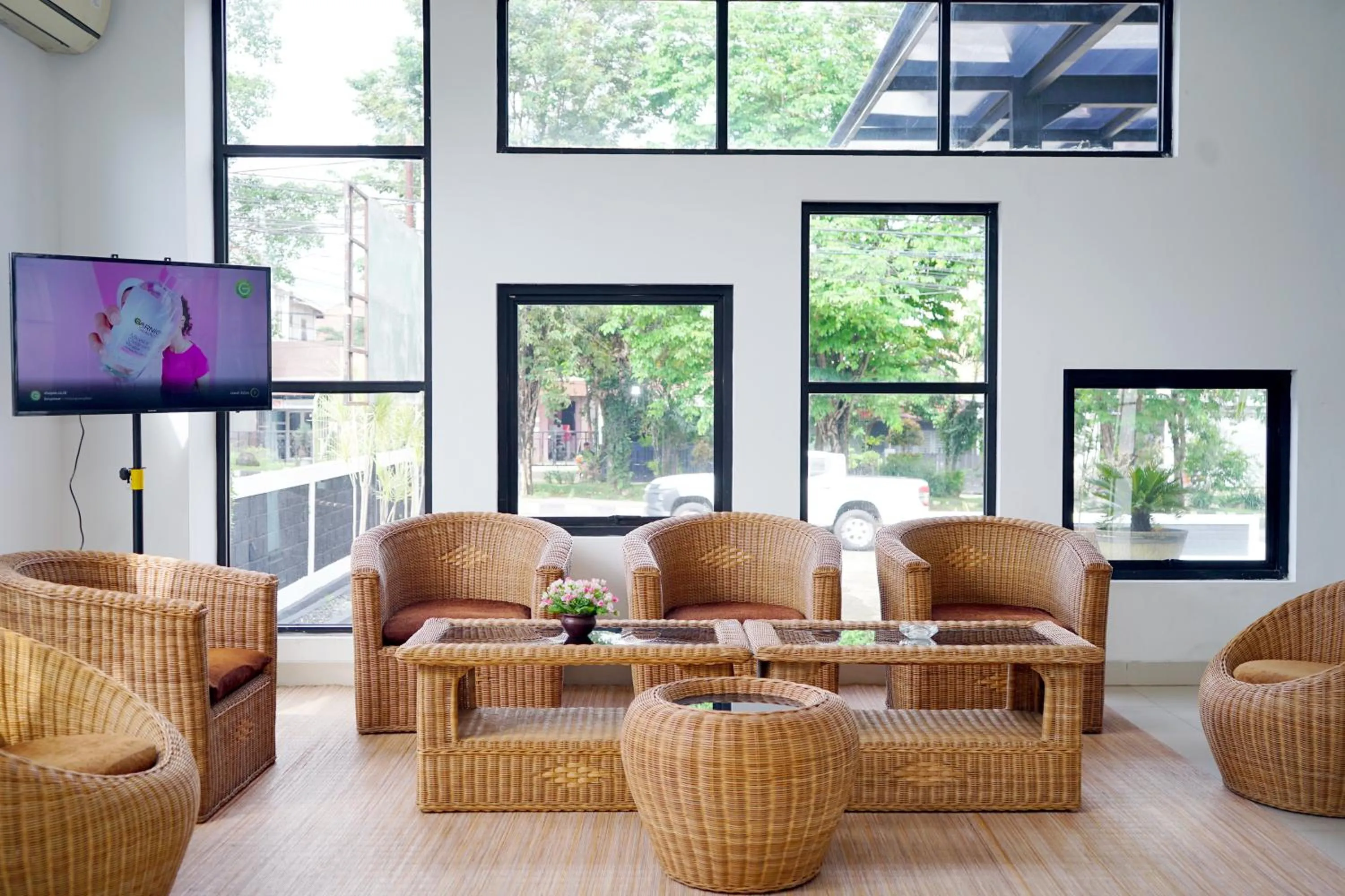 Lobby or reception in Urbanview Hotel Syariah Ratu Elok Banjarbaru by RedDoorz