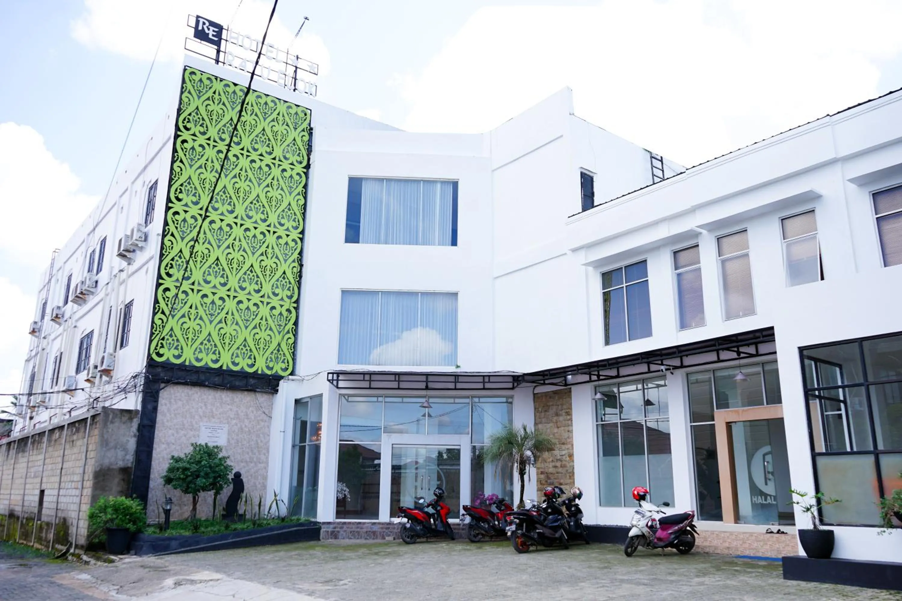 Property building in Urbanview Hotel Syariah Ratu Elok Banjarbaru by RedDoorz