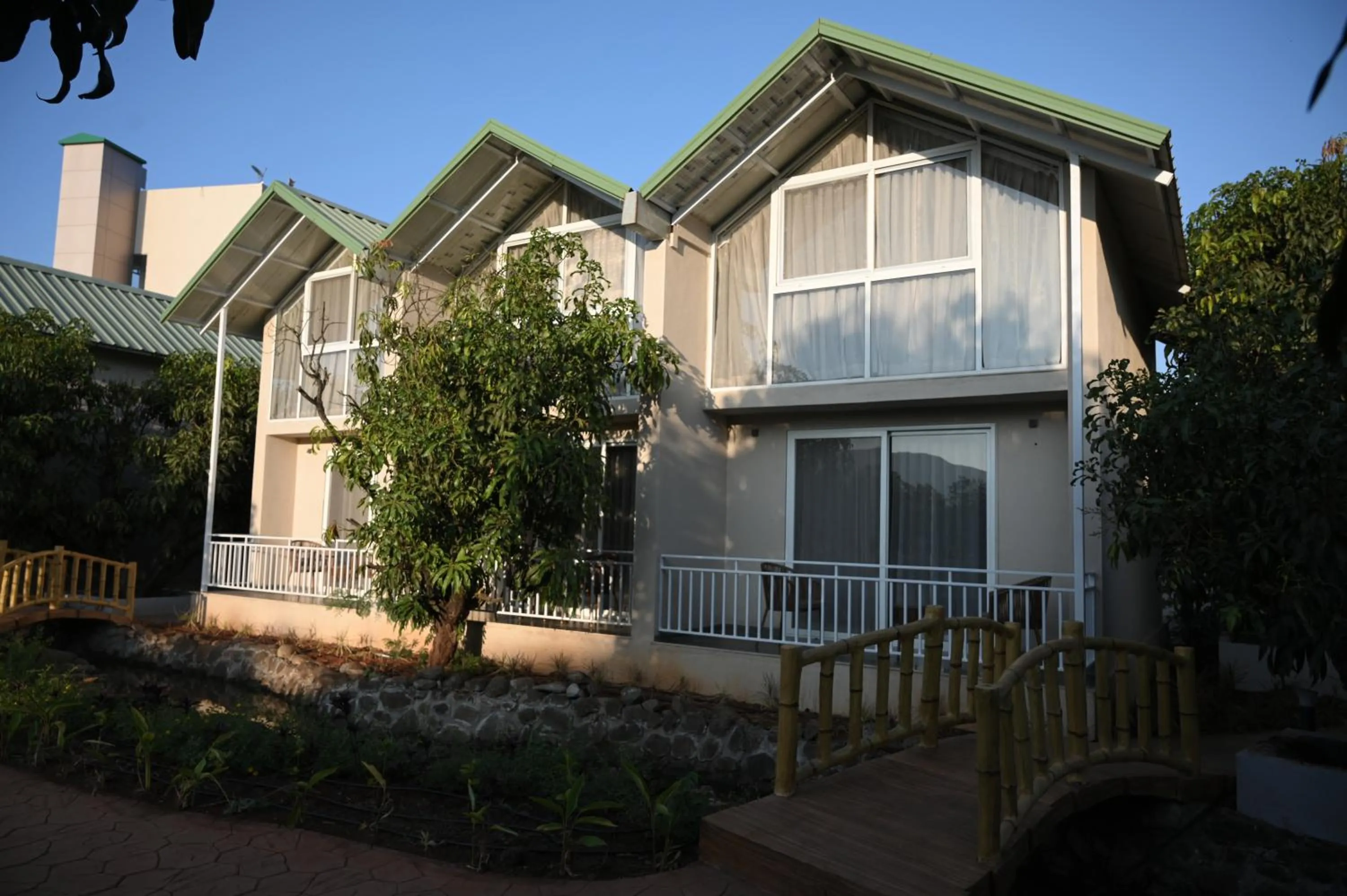 Mango Leaf Lake Resort