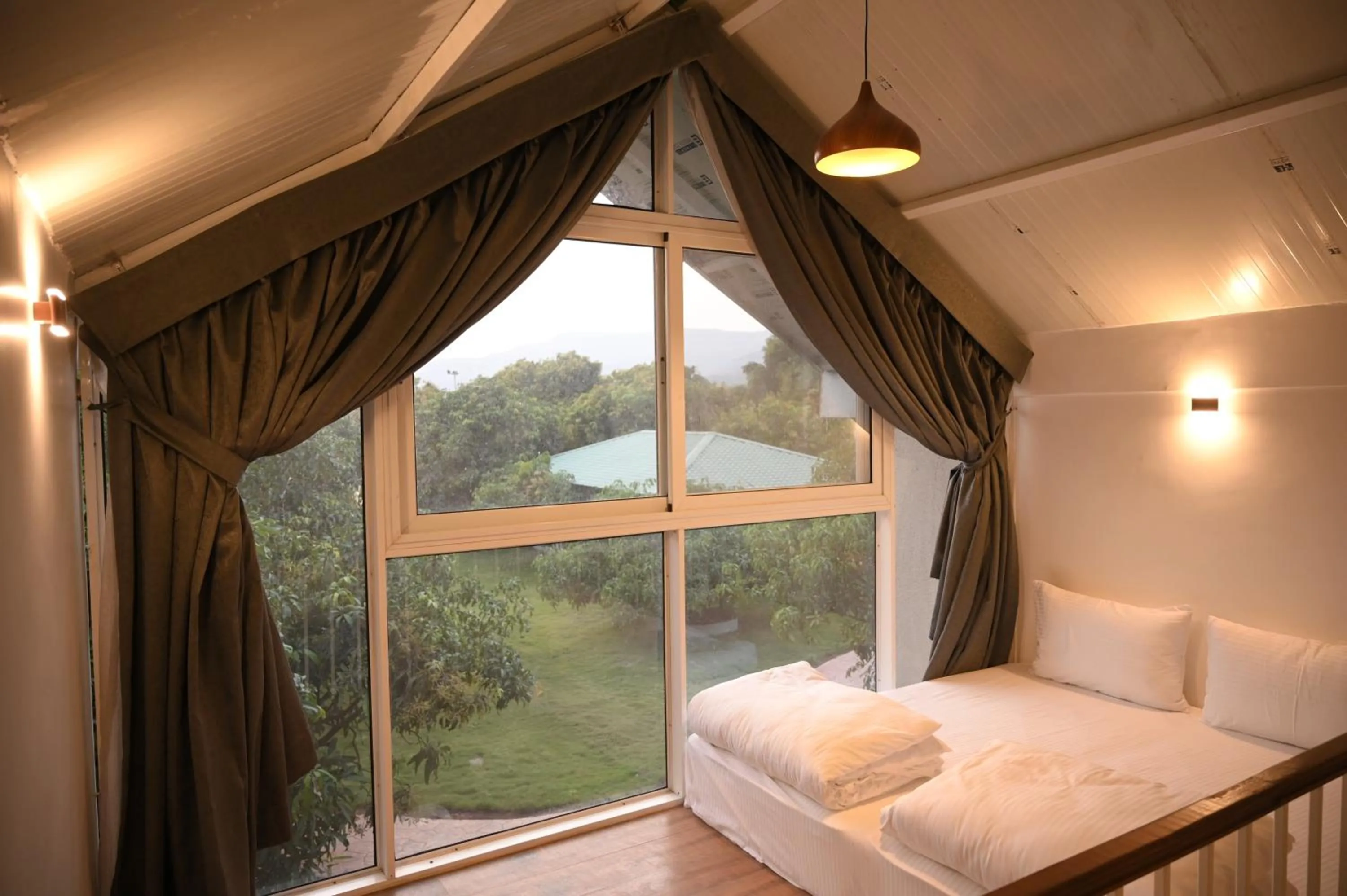 Natural landscape, Bed in Mango Leaf Lake Resort