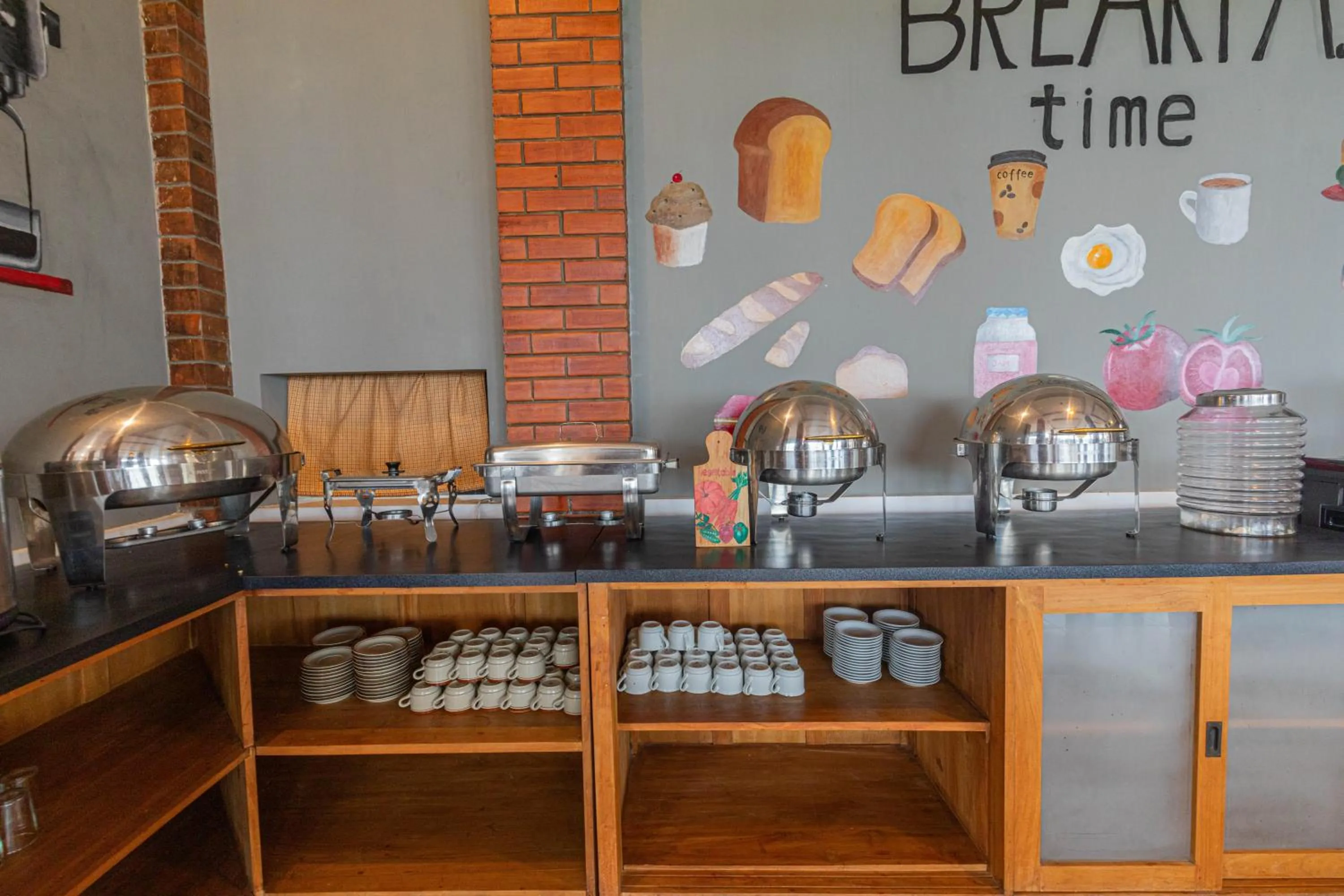 Restaurant/places to eat in Hotel Griya Katarina