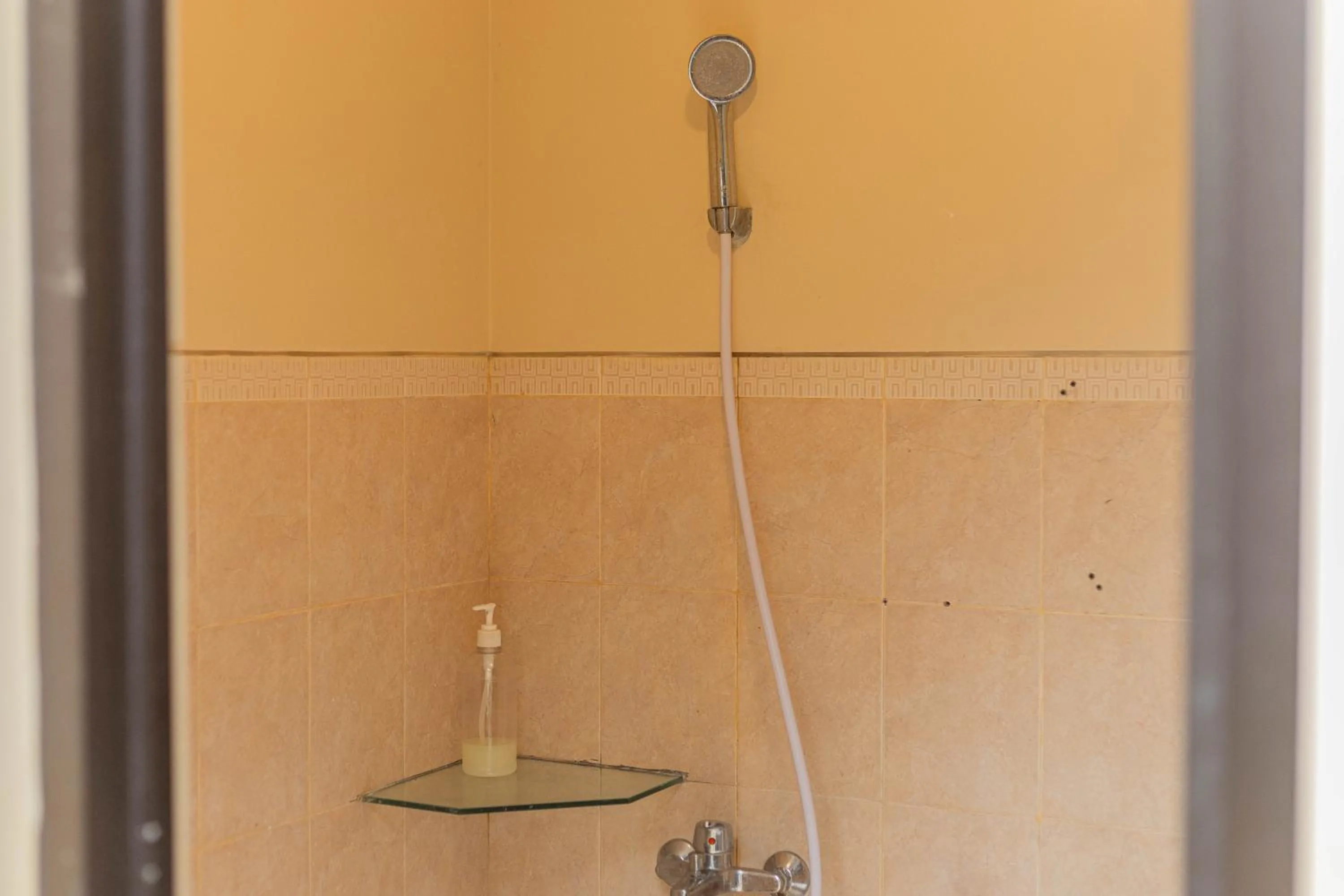 Shower in Hotel Griya Katarina