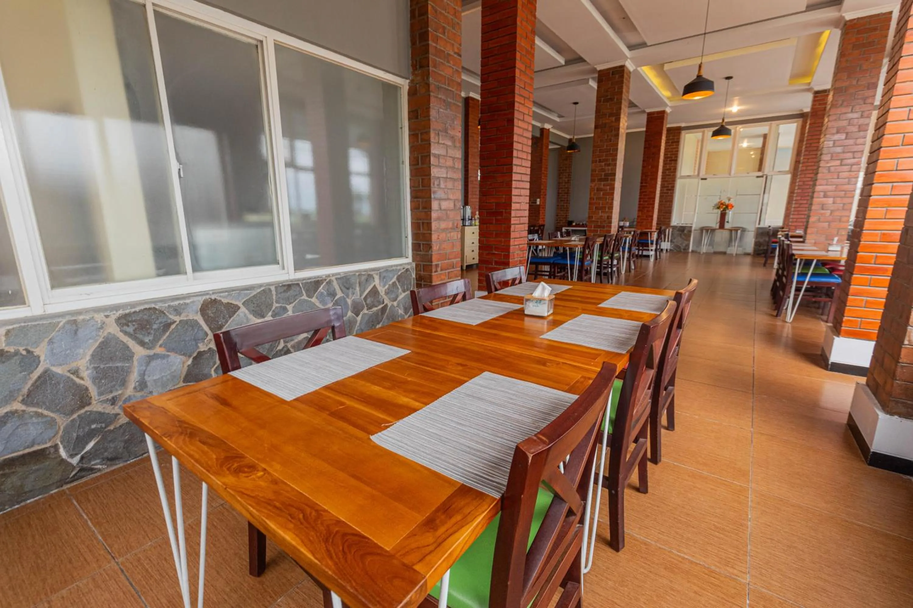 Restaurant/places to eat in Hotel Griya Katarina