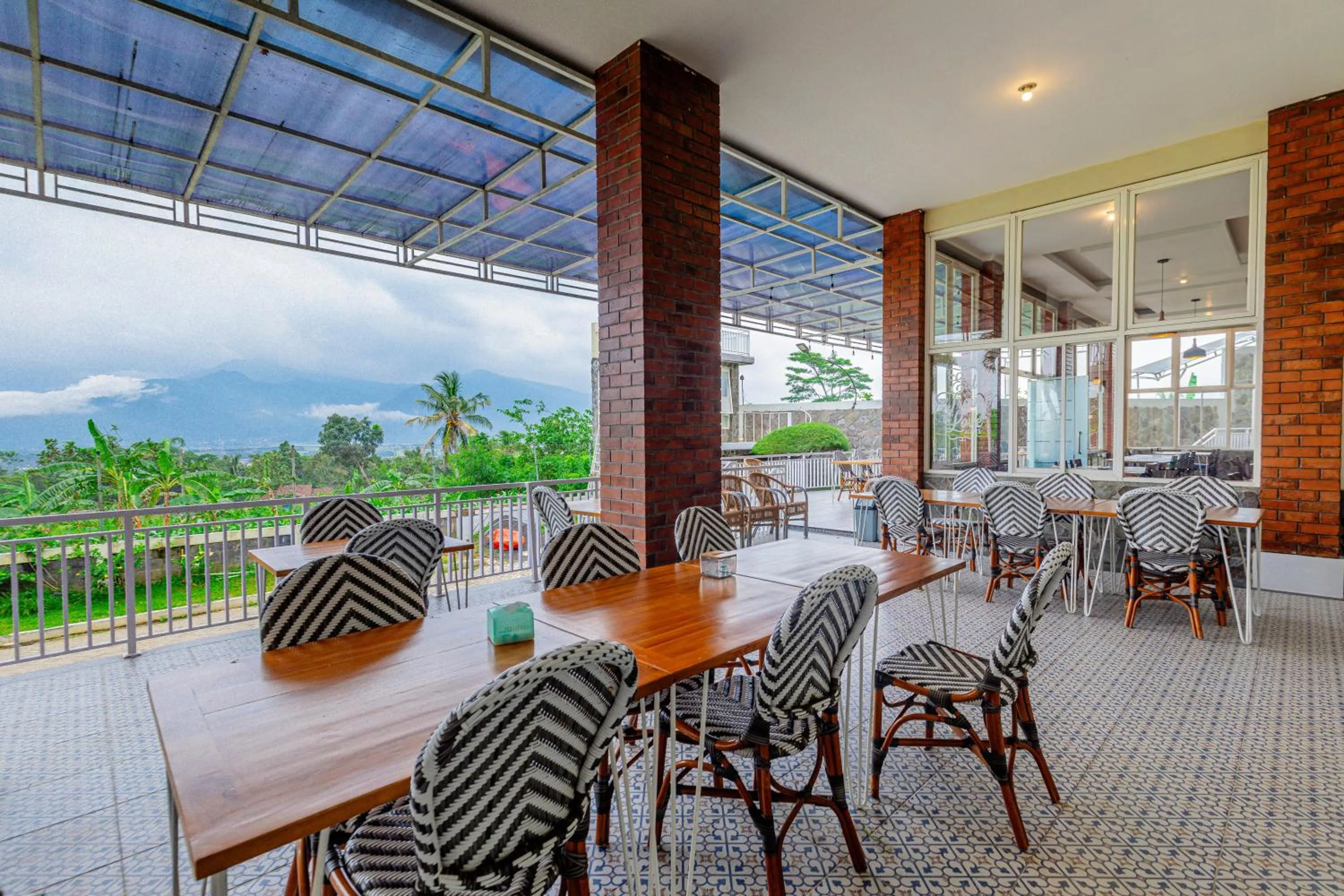 Restaurant/places to eat in Hotel Griya Katarina