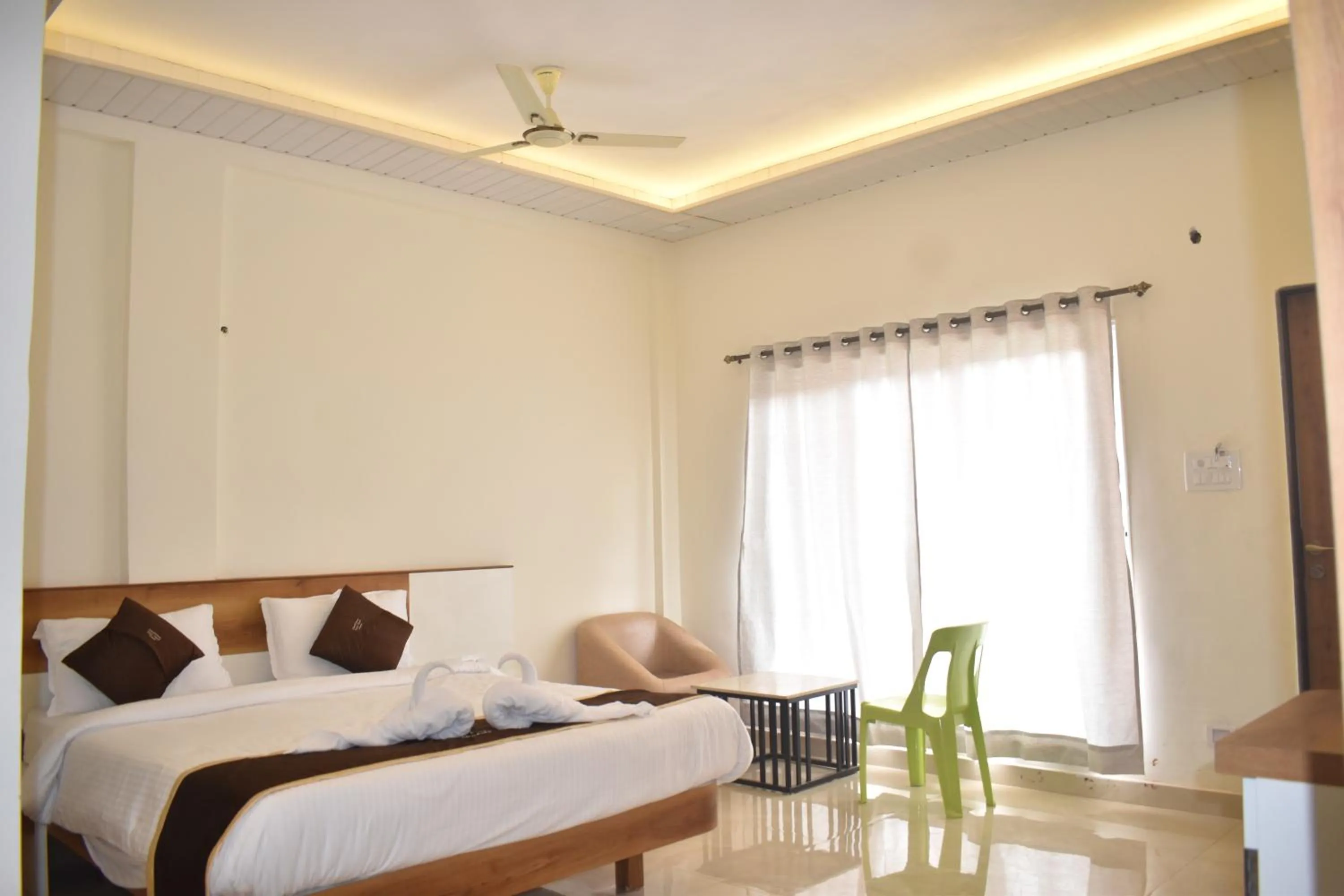 SEA LUXE Beach Resort