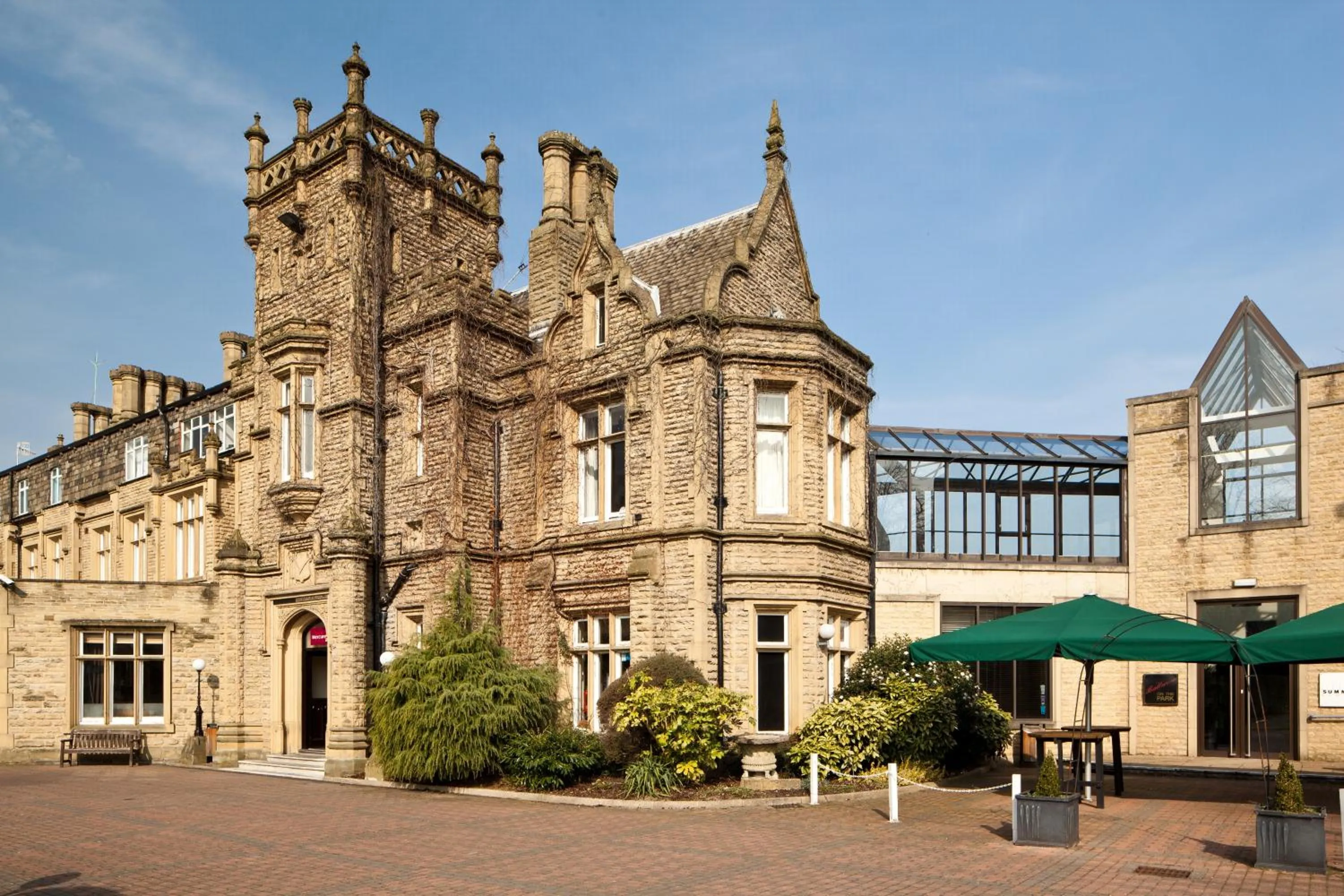 Facade/entrance in Mercure Bradford, Bankfield Hotel