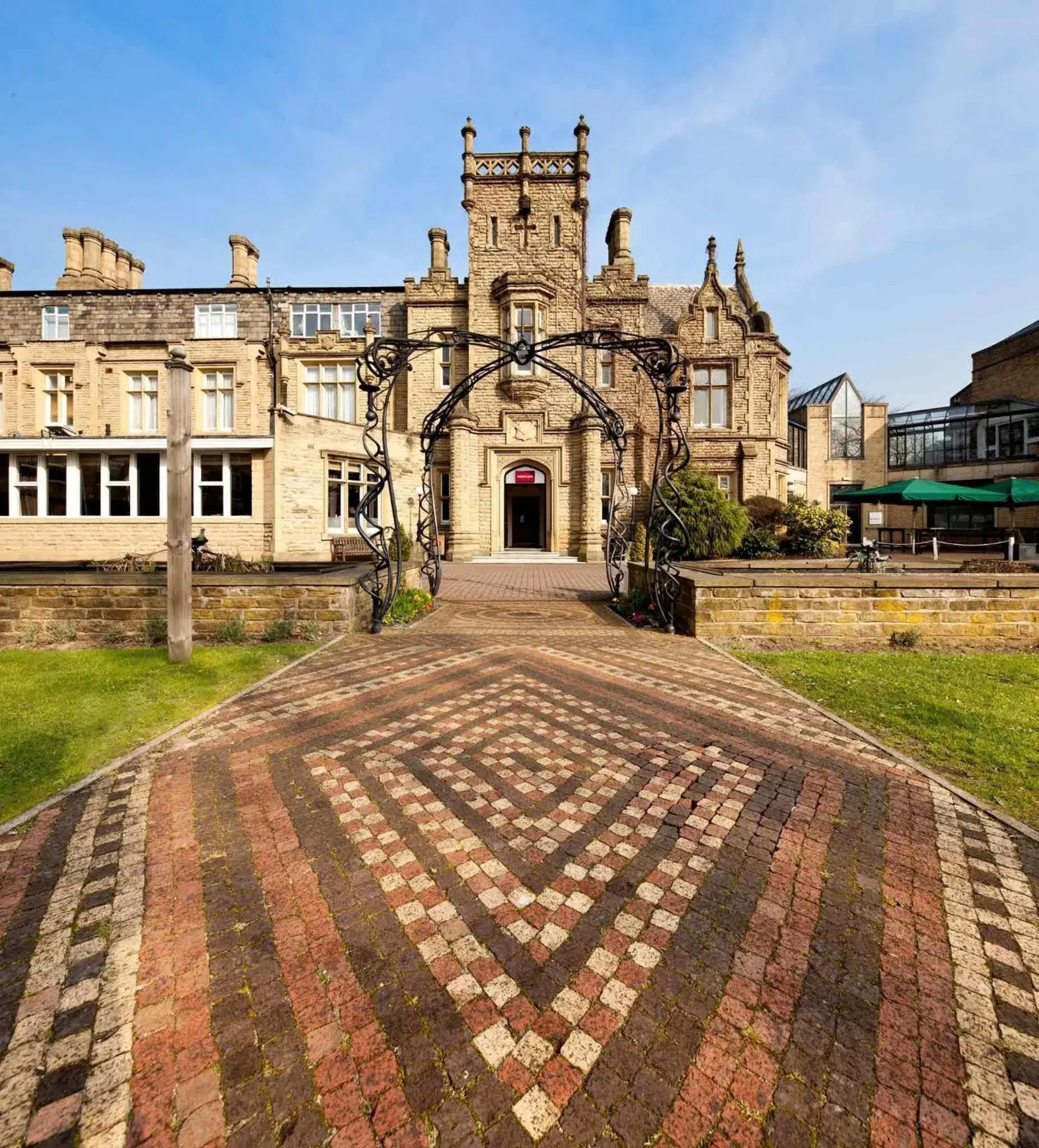 Property building in Mercure Bradford, Bankfield Hotel Property building in Mercure Bradford, Bankfield Hotel