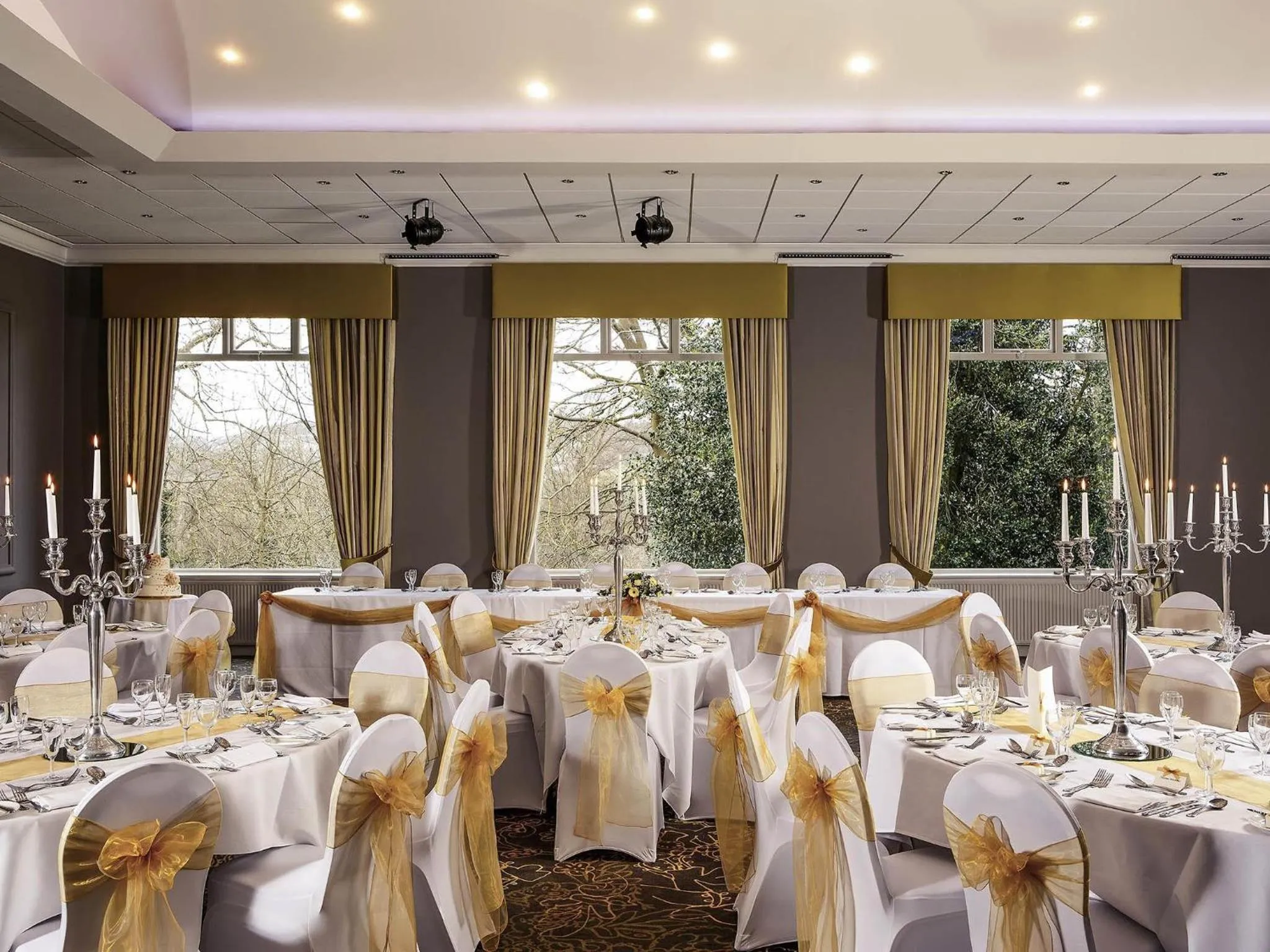 wedding in Mercure Bradford, Bankfield Hotel