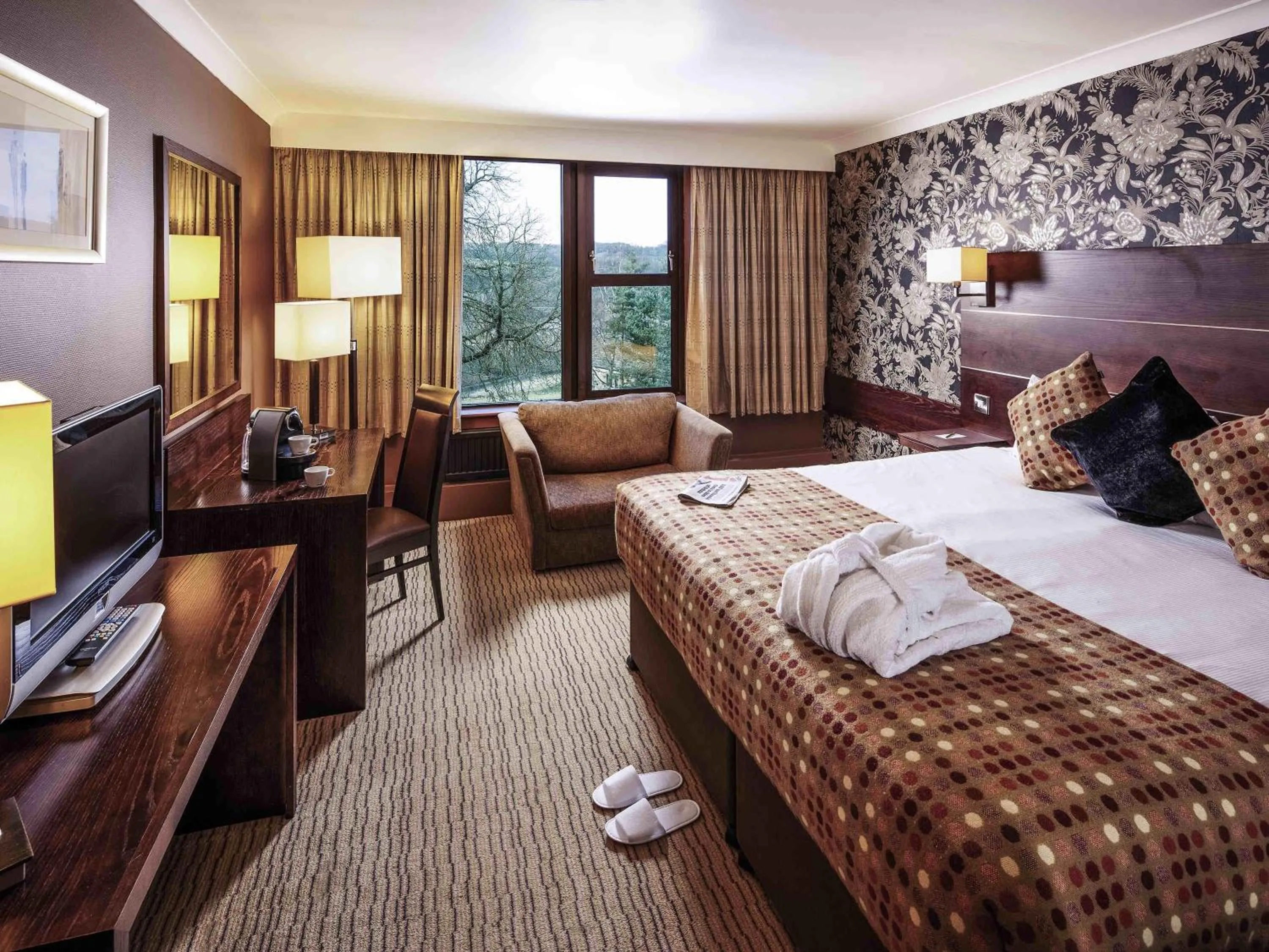 Bedroom, Bed in Mercure Bradford, Bankfield Hotel