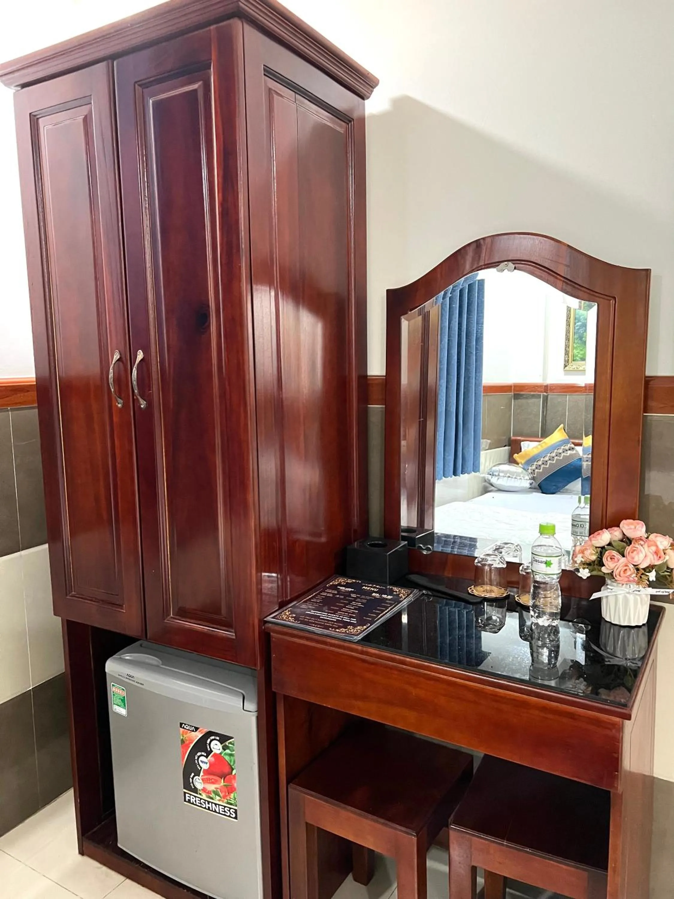 wardrobe in Gia Hân Hotel