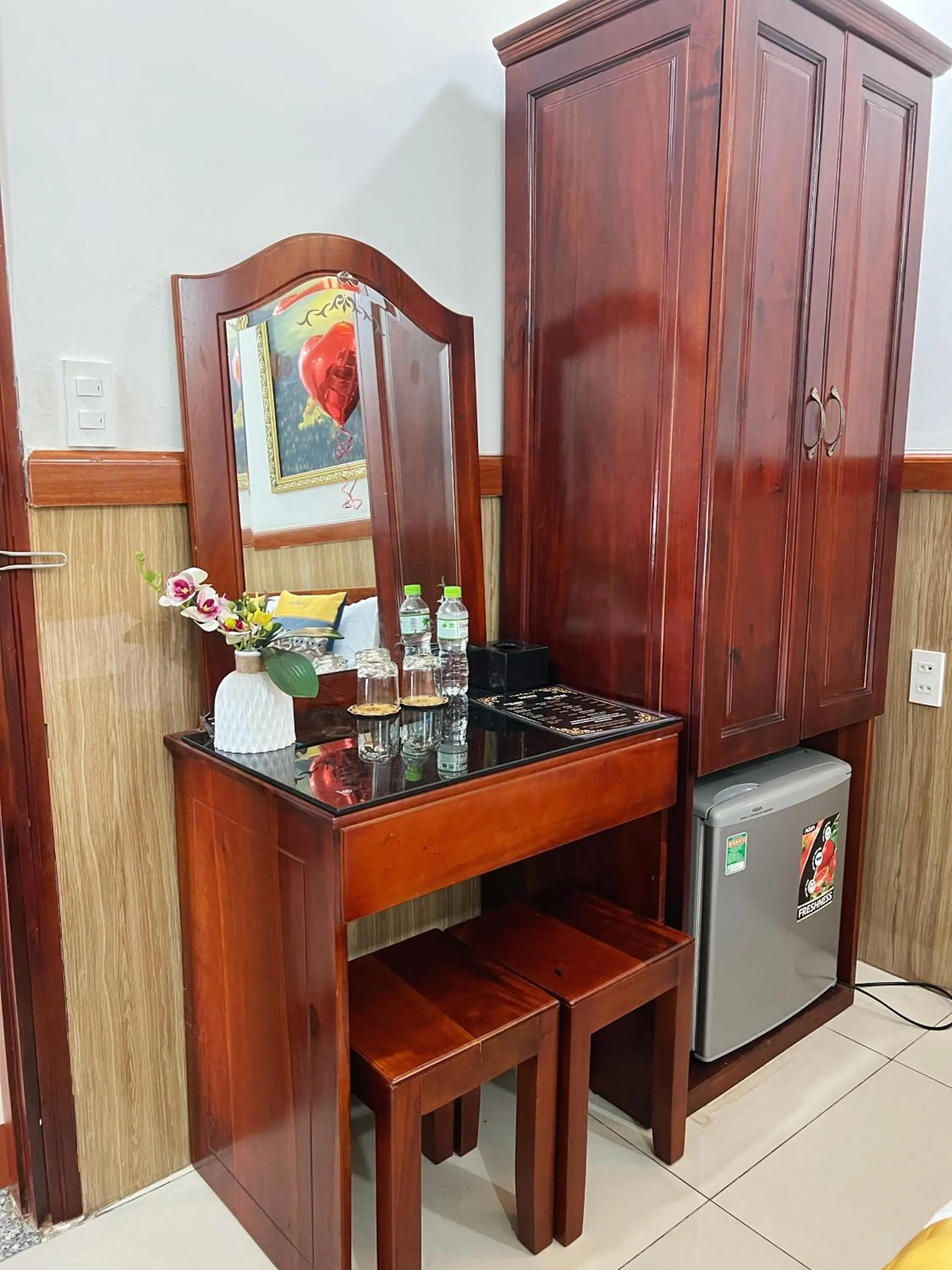 wardrobe in Gia Hân Hotel