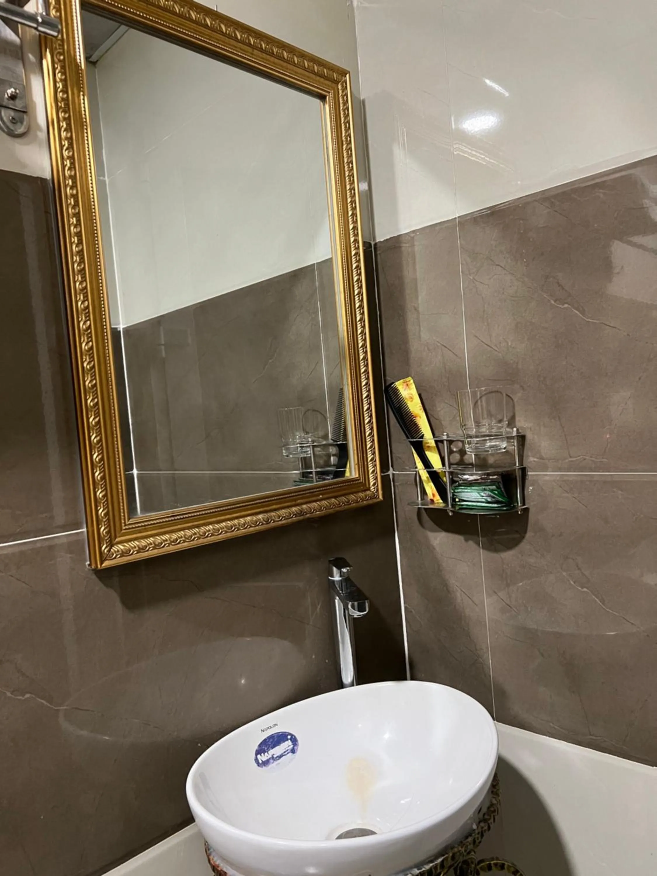 Toilet in Gia Hân Hotel