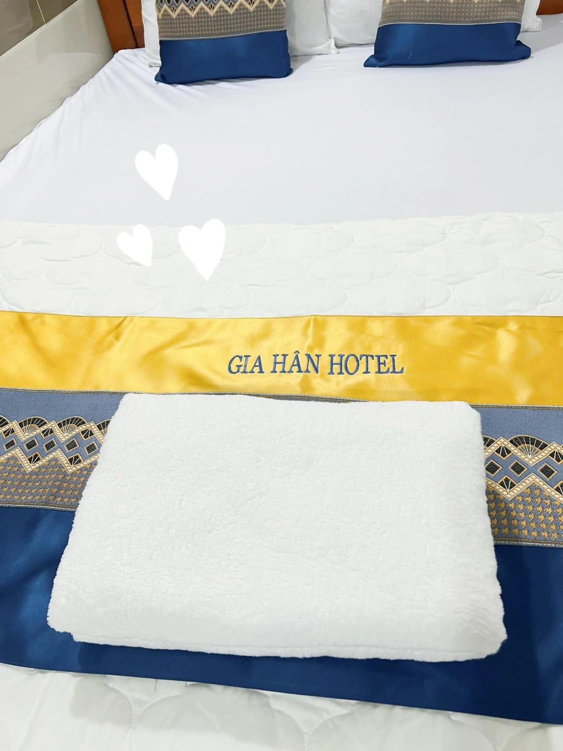 towels, Bed in Gia Hân Hotel