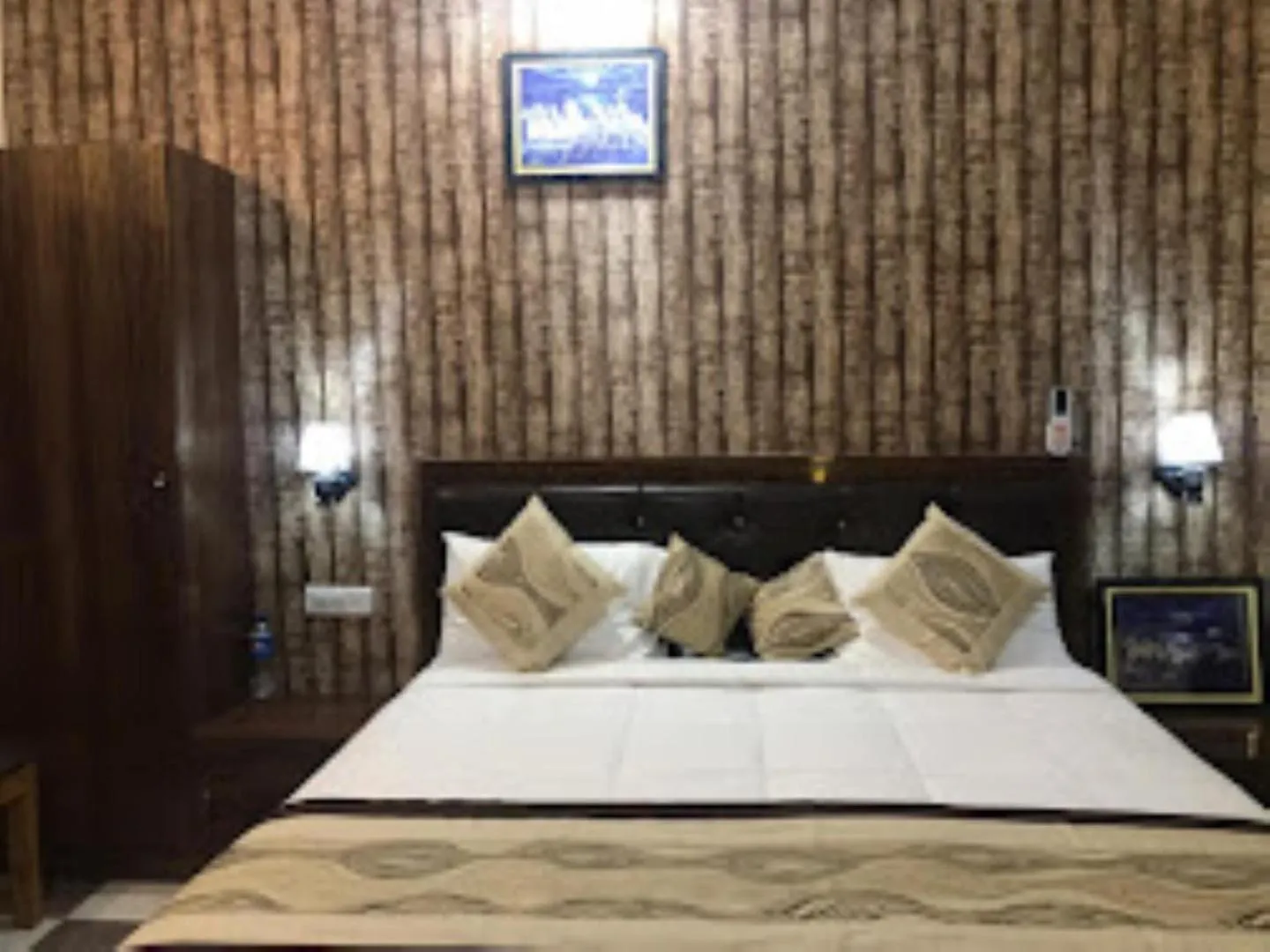 Bed in Hotel Kings Banaras , Varanasi
