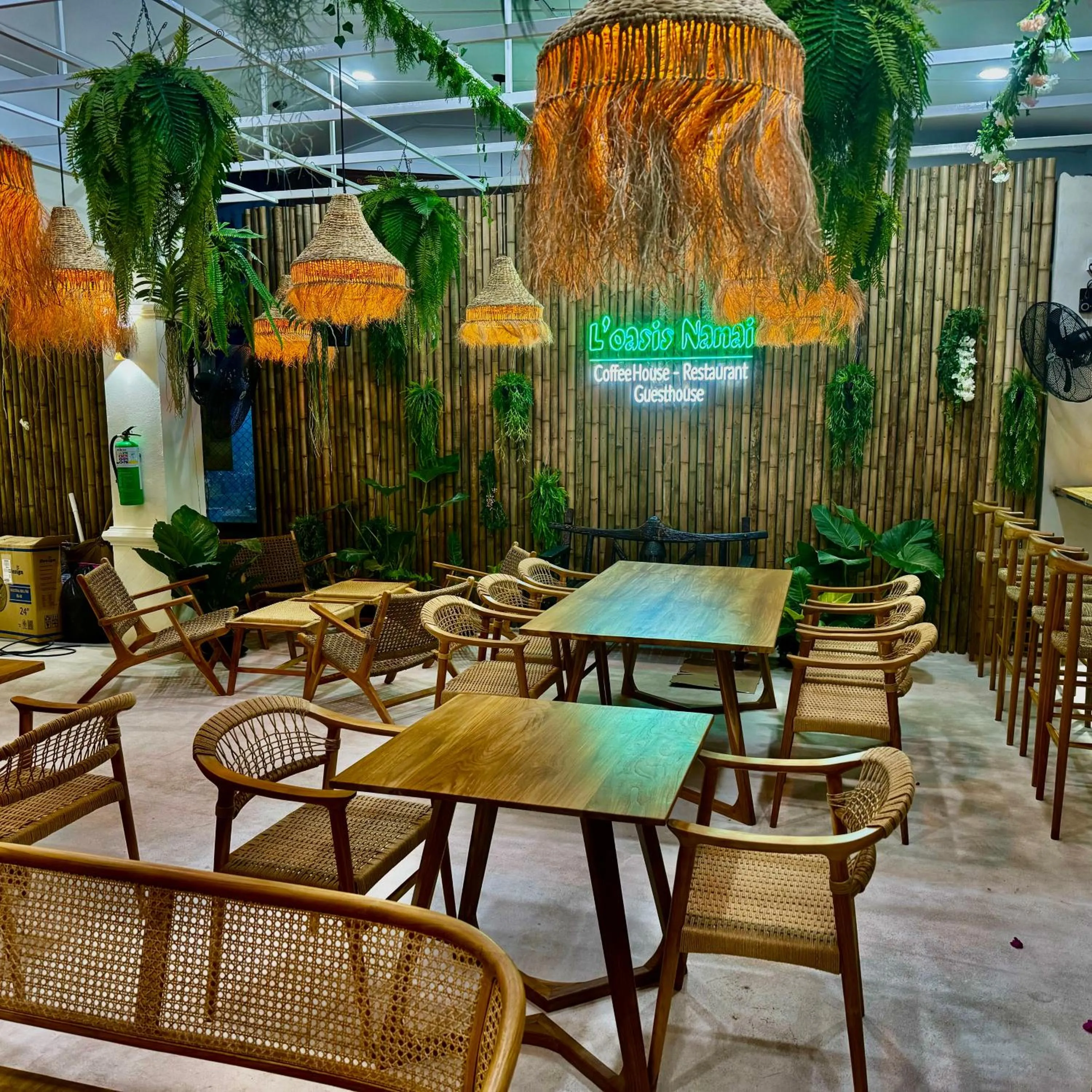 Restaurant/places to eat in L’Oasis Nanai