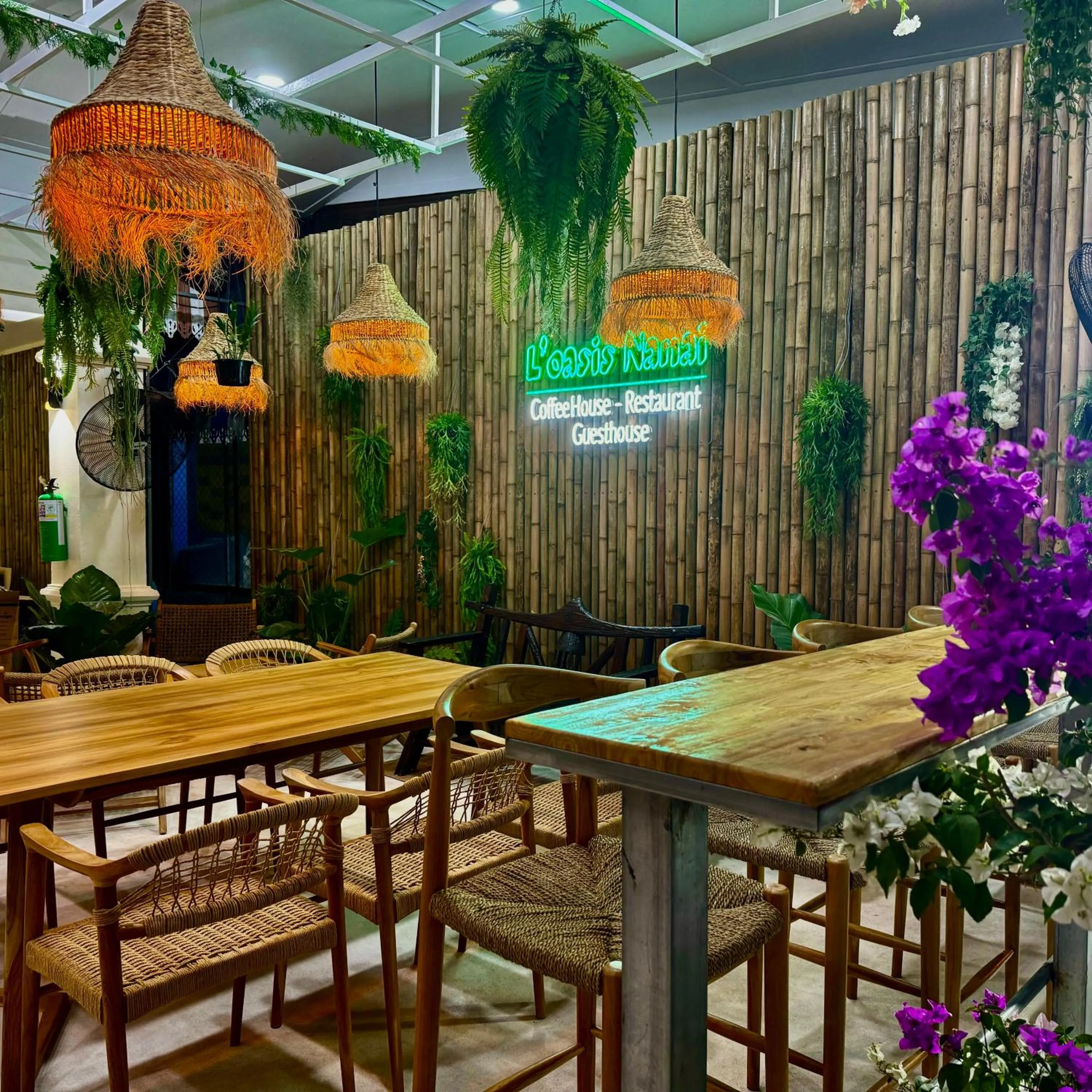 Restaurant/places to eat in L’Oasis Nanai