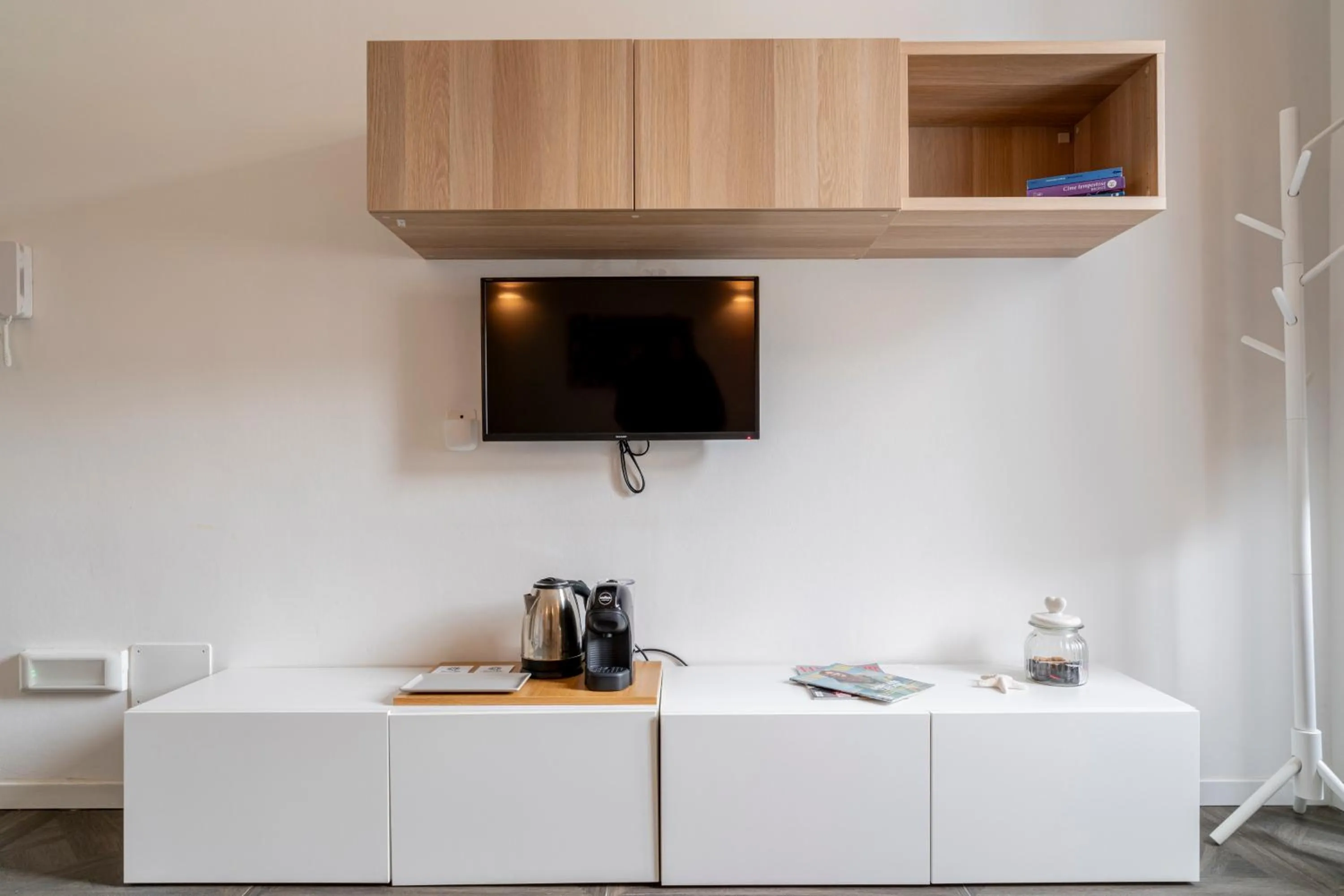 TV and multimedia in SoClà Boutique Hotel RTA