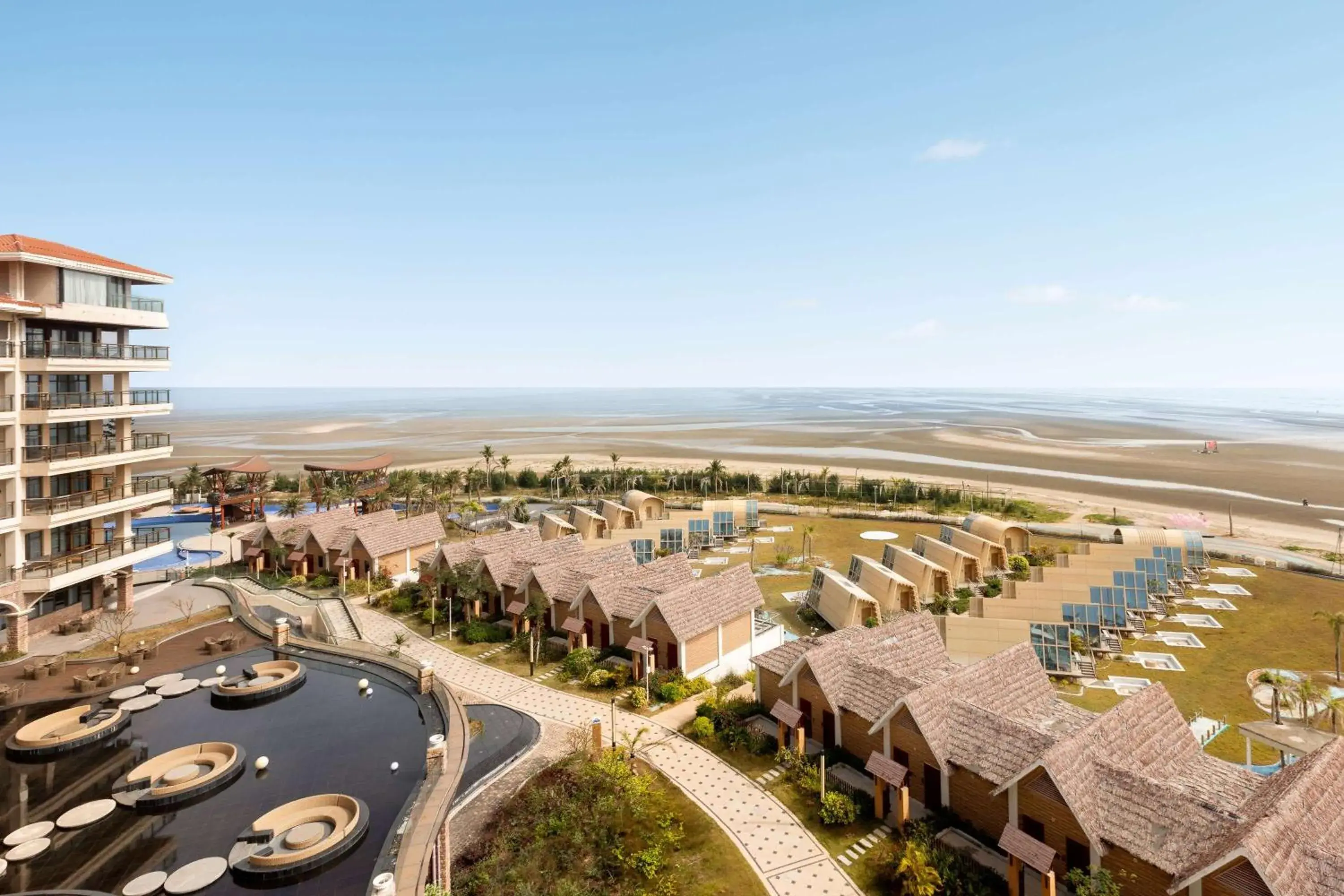 Property building in Days Hotel by Wyndham Fangchenggang Bailang Beach Property building in Days Hotel by Wyndham Fangchenggang Bailang Beach