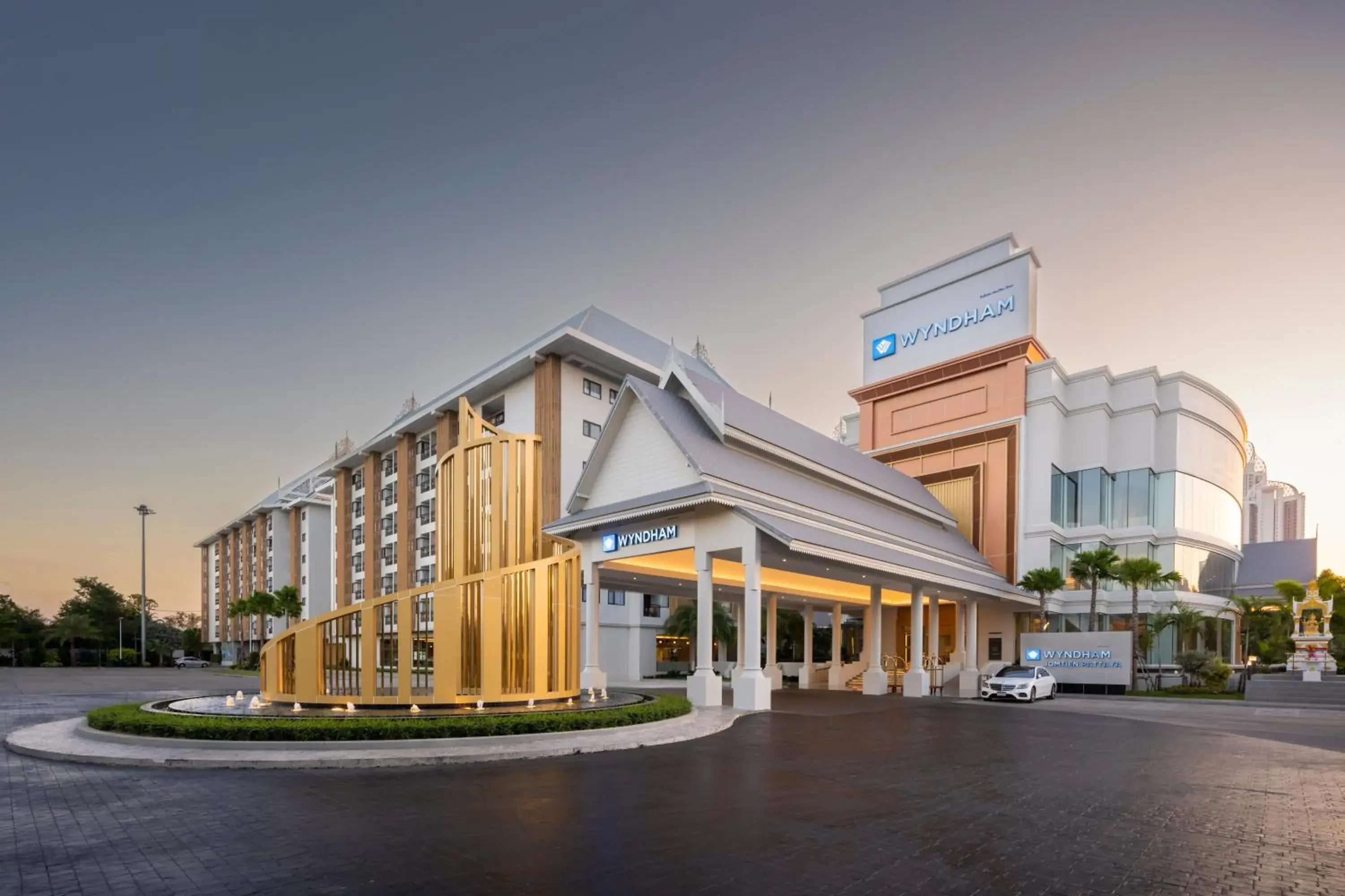 Property building in Wyndham Jomtien Pattaya Property building in Wyndham Jomtien Pattaya