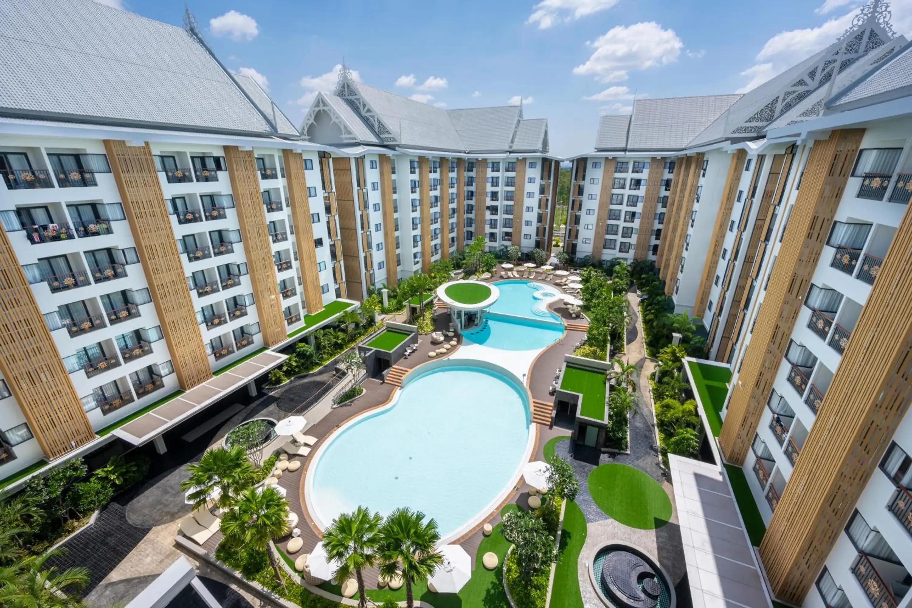 Swimming pool in Wyndham Jomtien Pattaya Swimming pool in Wyndham Jomtien Pattaya