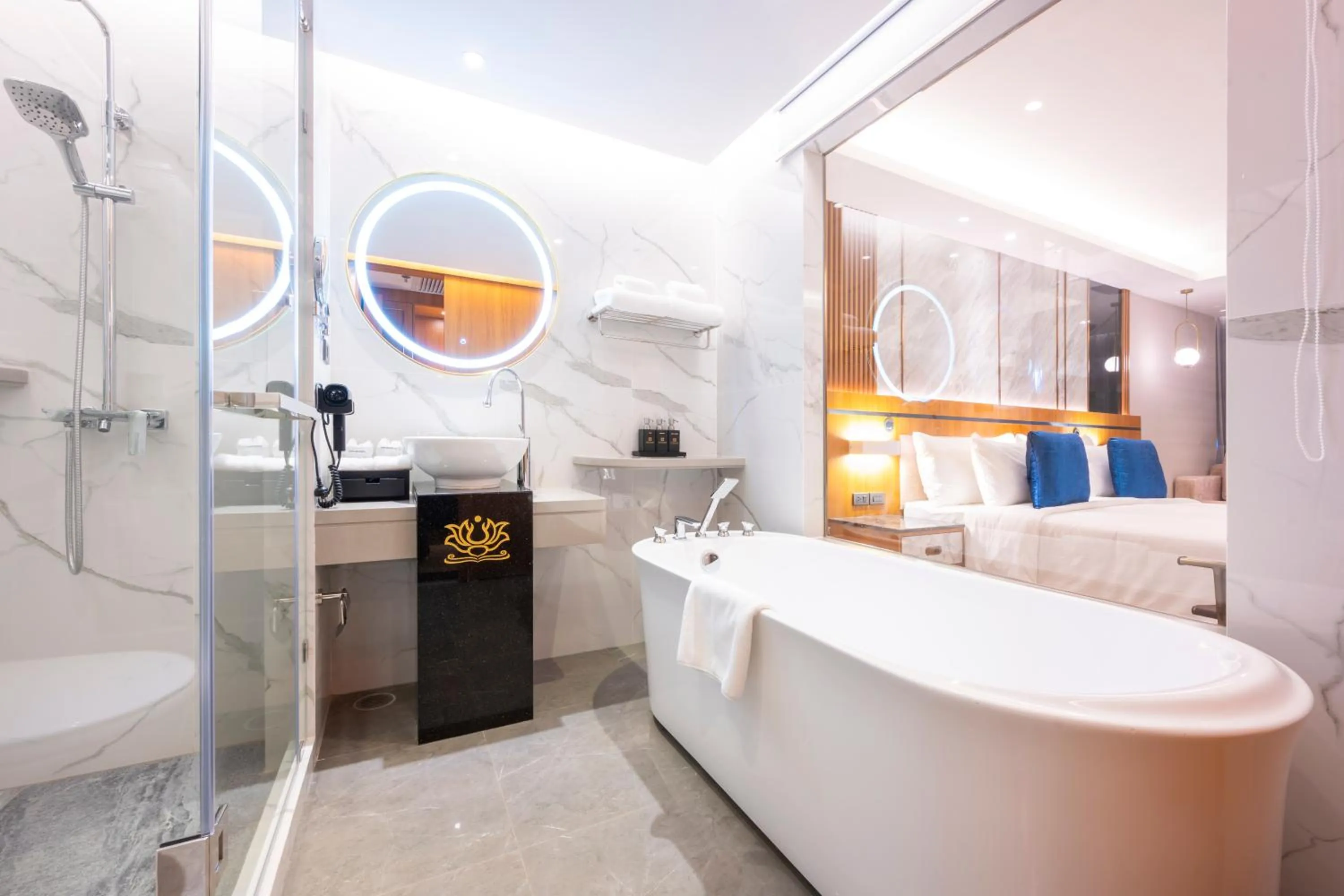 Bathroom, Bed in Wyndham Jomtien Pattaya