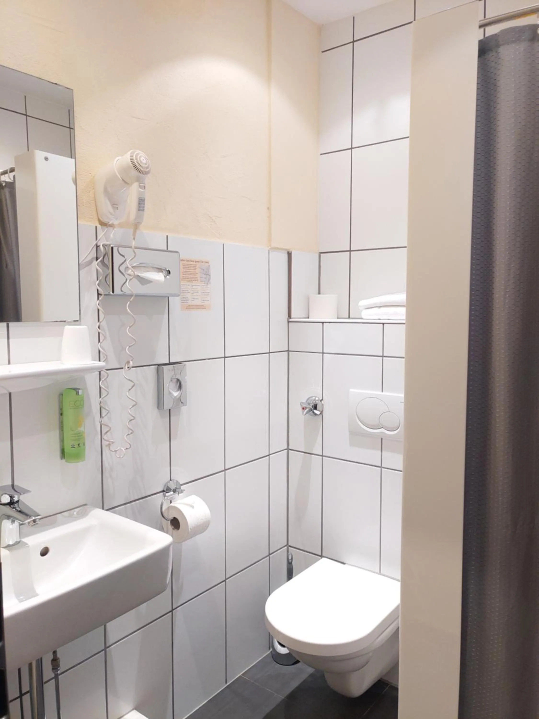 Toilet in Hotel Auf der Bühn