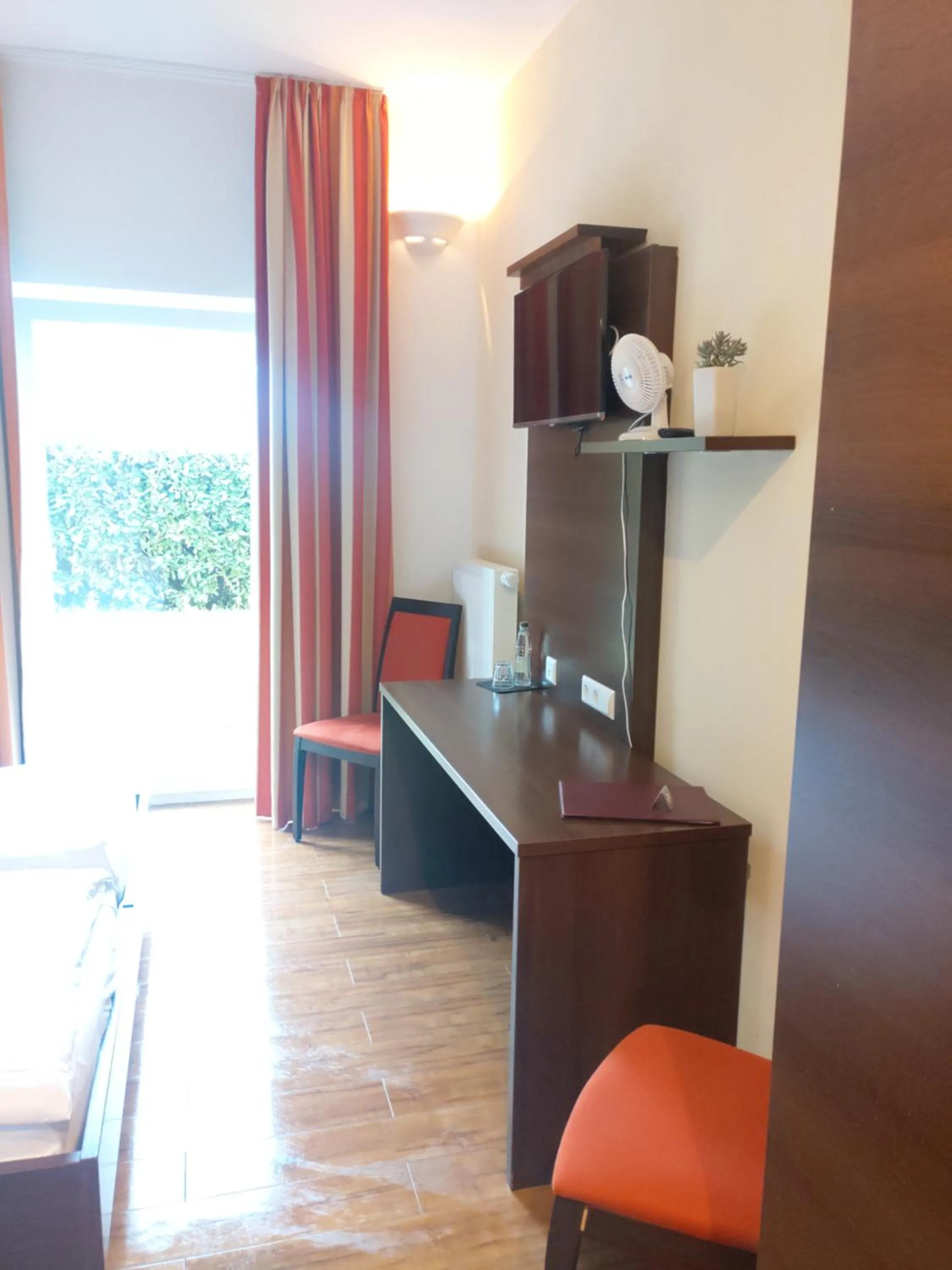 TV and multimedia, Bed in Hotel Auf der Bühn