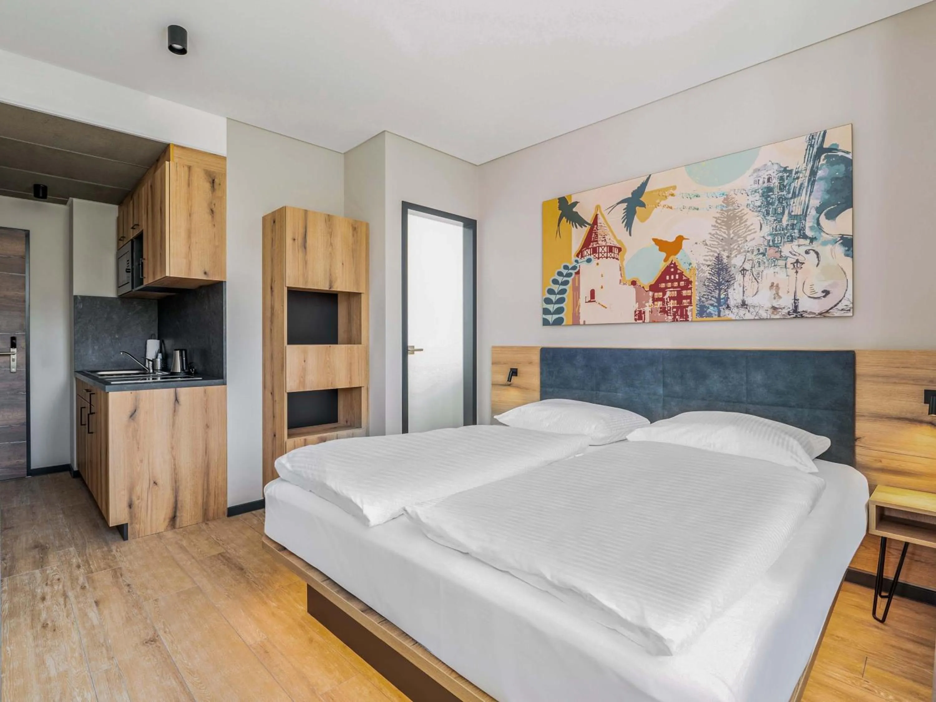 Kitchen or kitchenette, Bed in B&B HOTEL Albstadt-Hbf