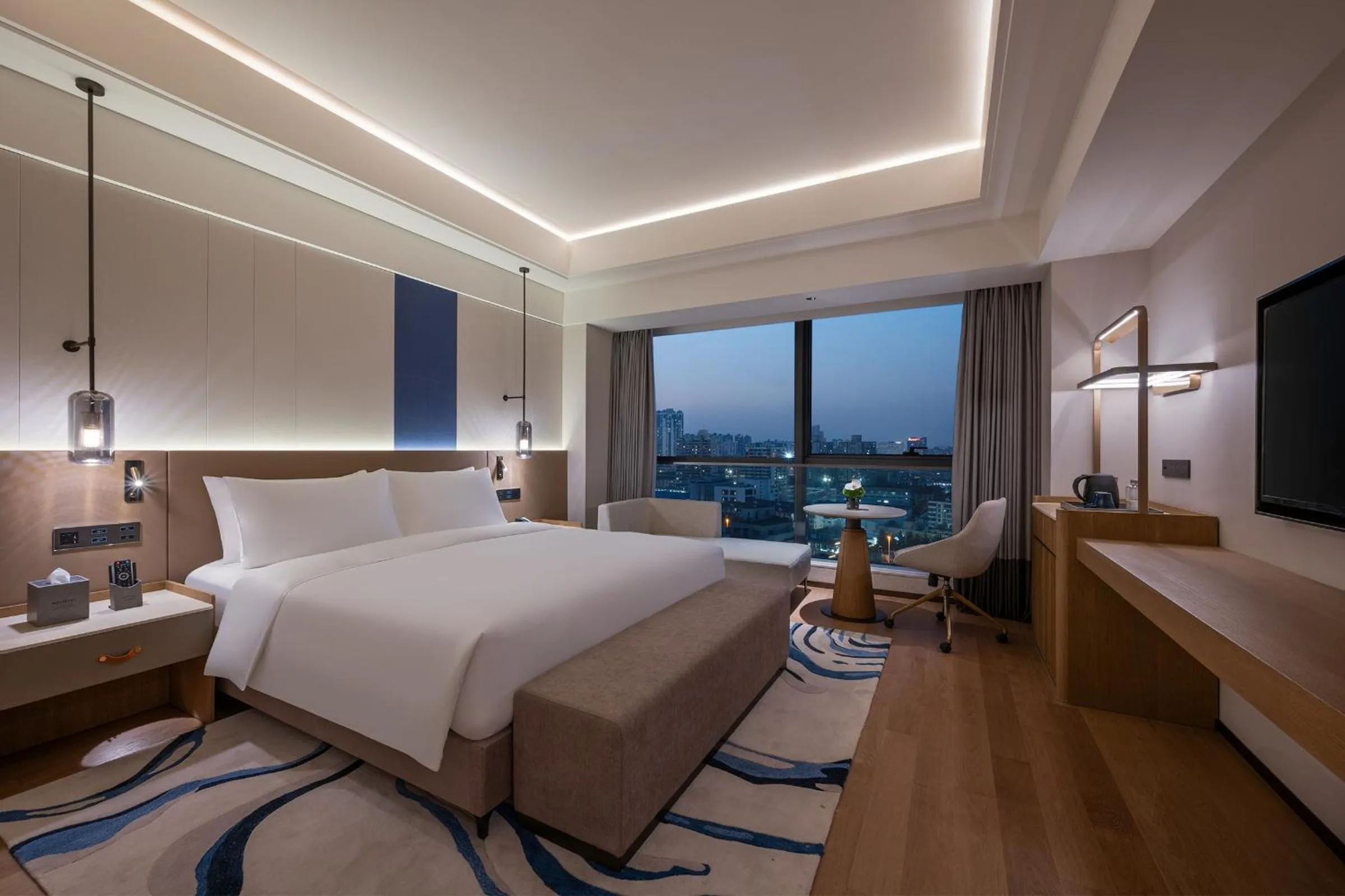 Bed in DoubleTree by Hilton Shanghai Jing'an