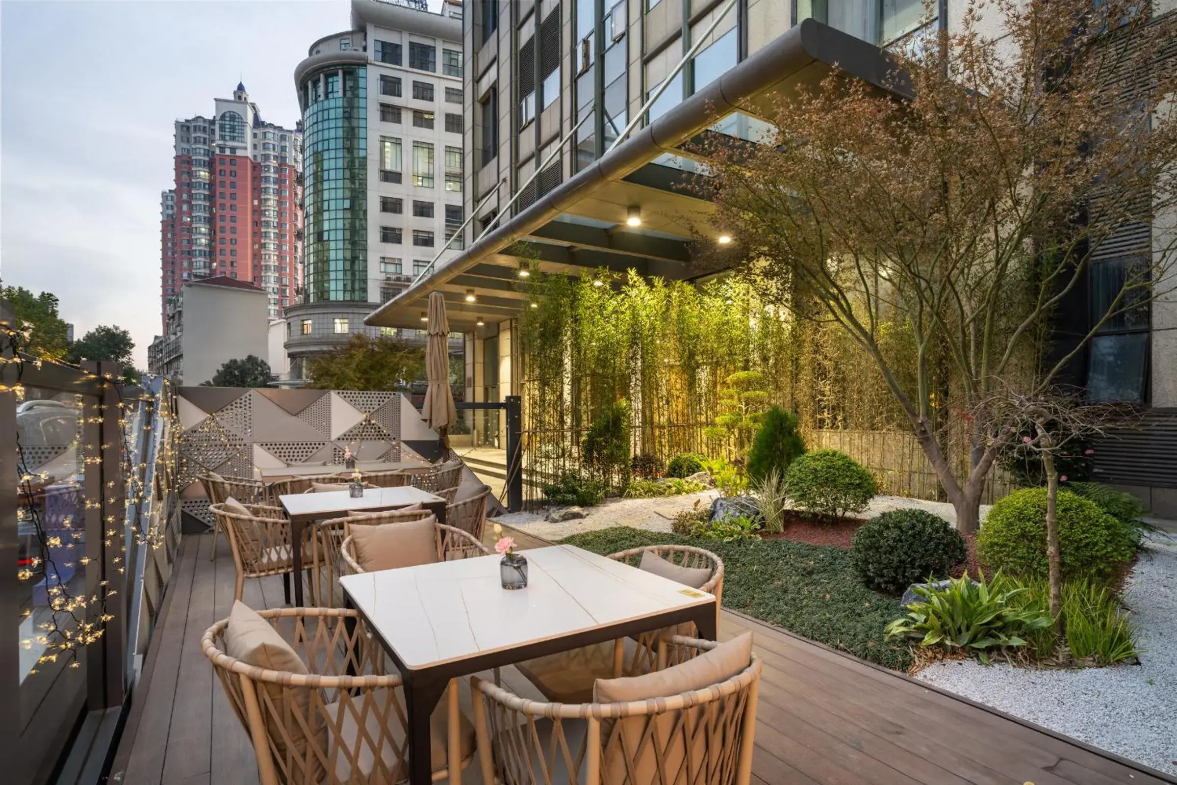 Property building in DoubleTree by Hilton Shanghai Jing'an Property building in DoubleTree by Hilton Shanghai Jing'an