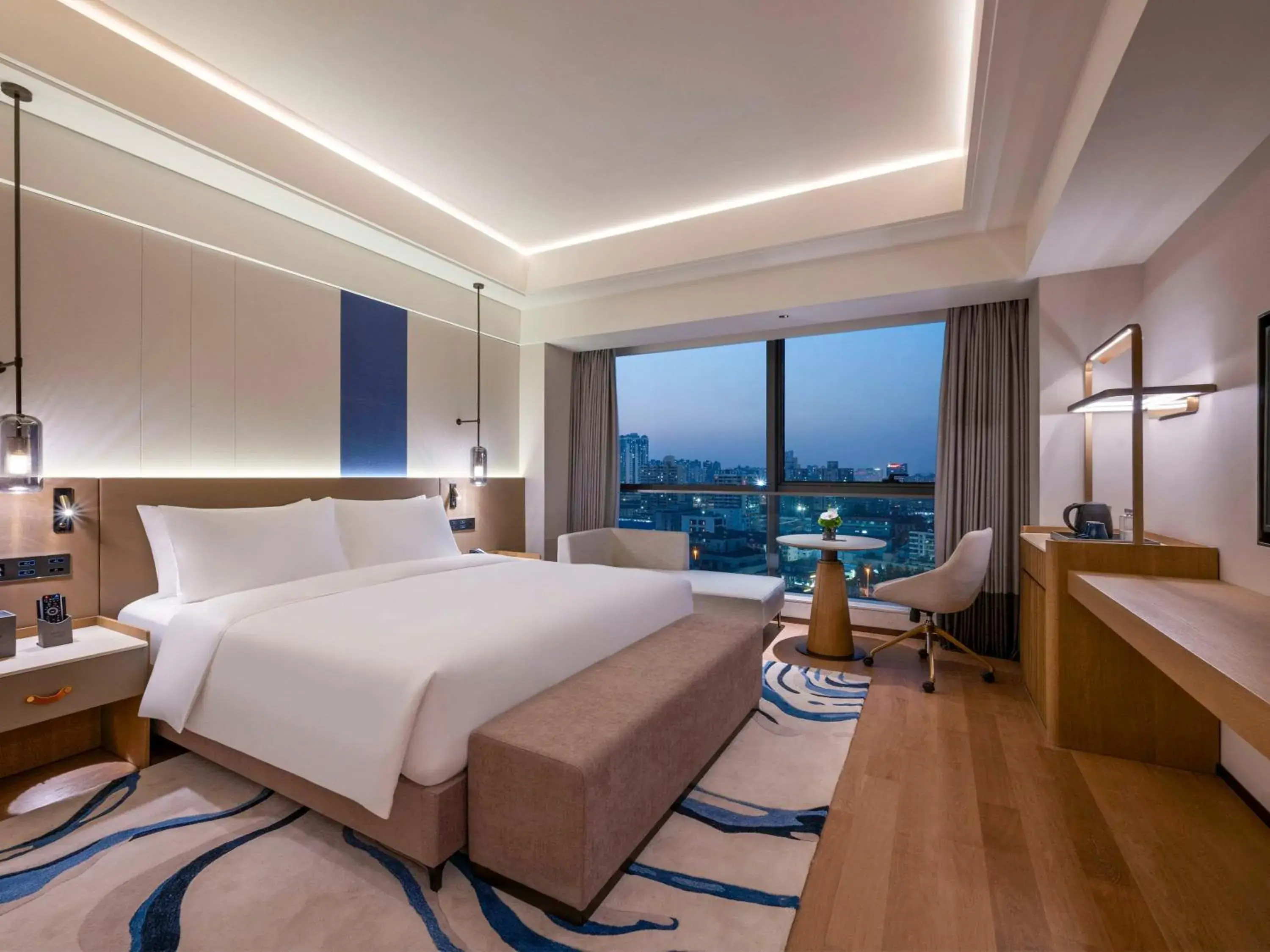 Bedroom, Bed in DoubleTree by Hilton Shanghai Jing'an Bedroom, Bed in DoubleTree by Hilton Shanghai Jing'an