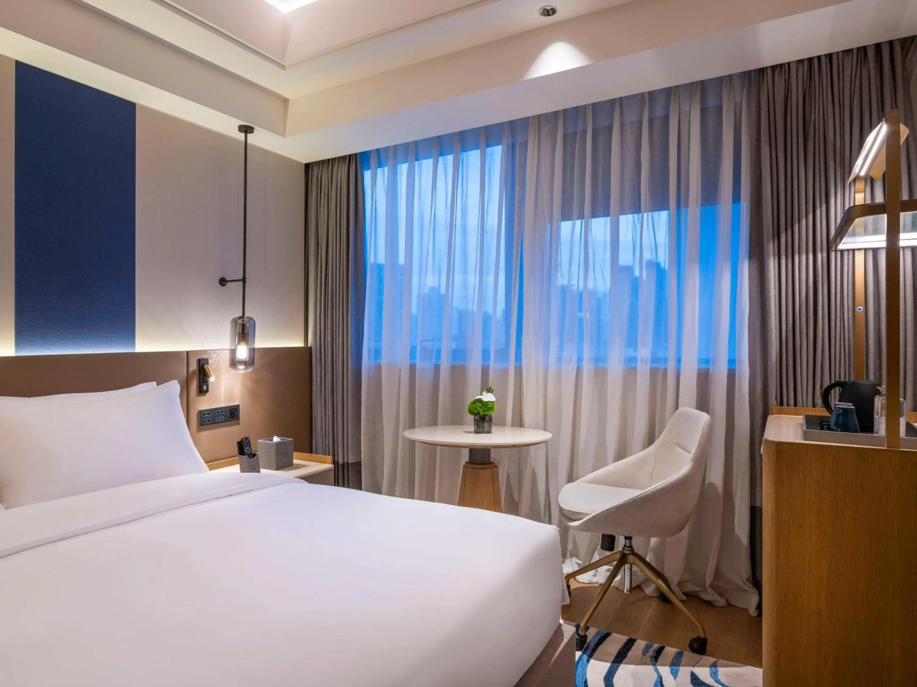 Bedroom, Bed in DoubleTree by Hilton Shanghai Jing'an Bedroom, Bed in DoubleTree by Hilton Shanghai Jing'an