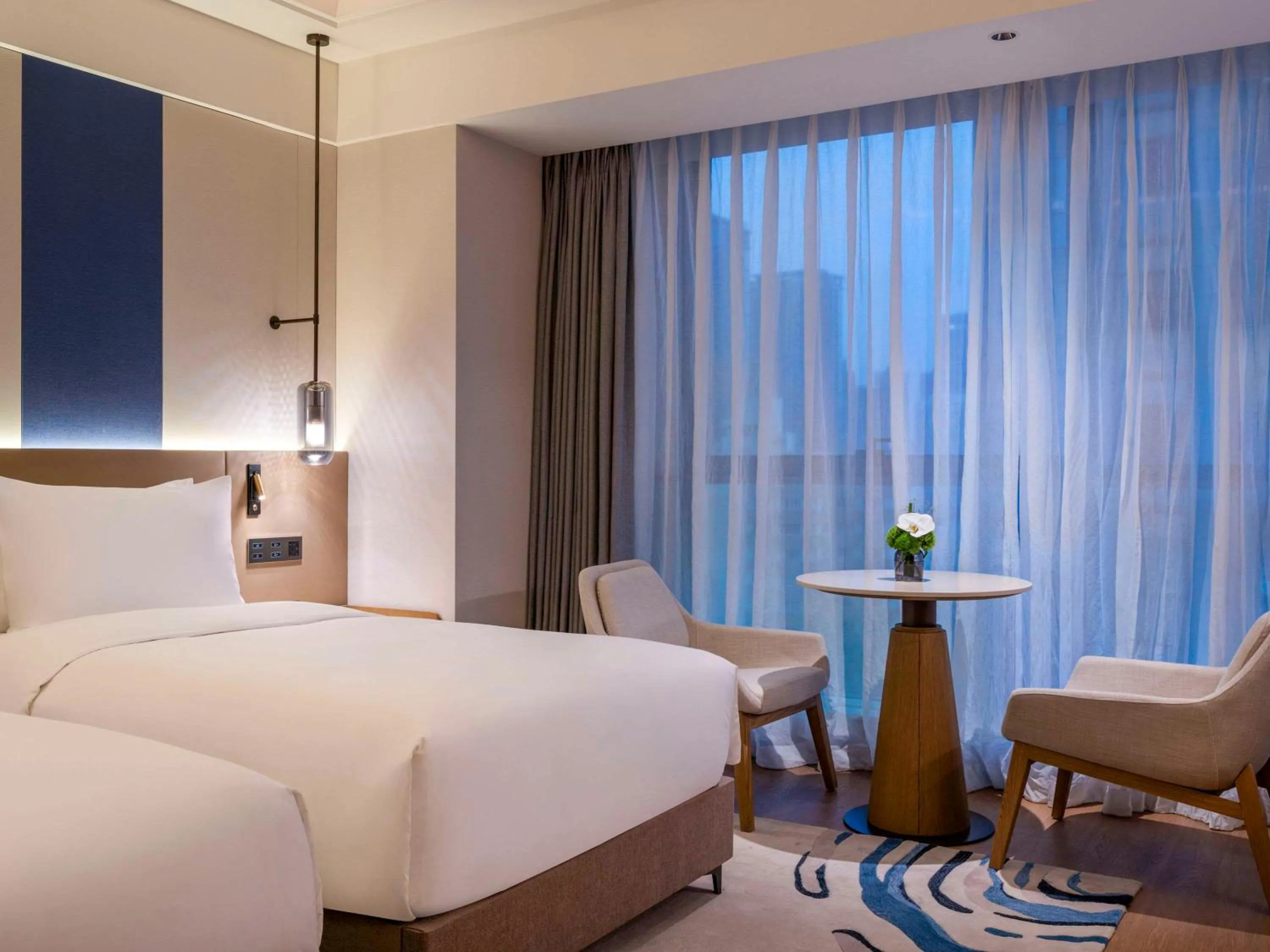 Bedroom, Bed in DoubleTree by Hilton Shanghai Jing'an