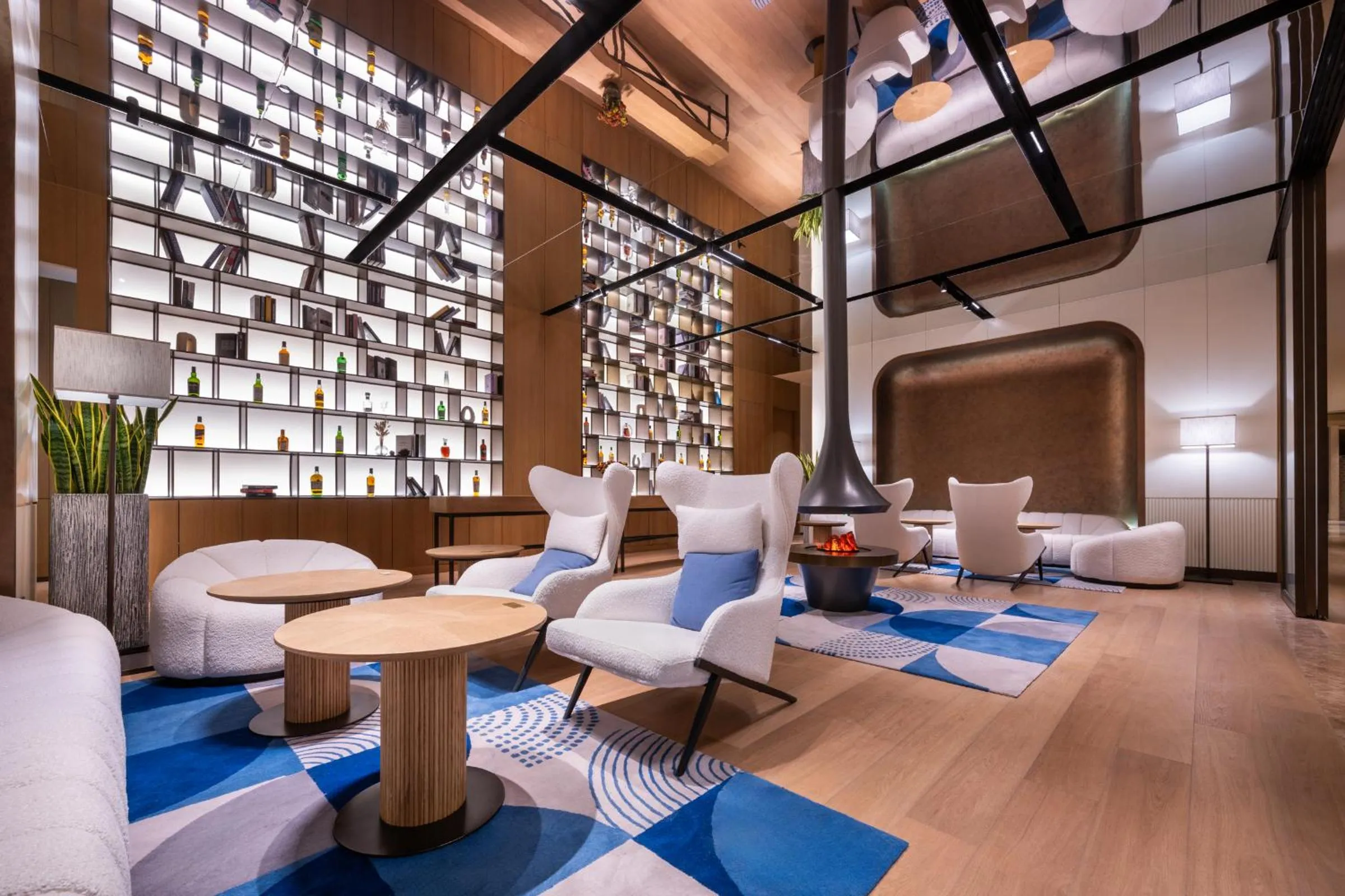 Lounge or bar in DoubleTree by Hilton Shanghai Jing'an