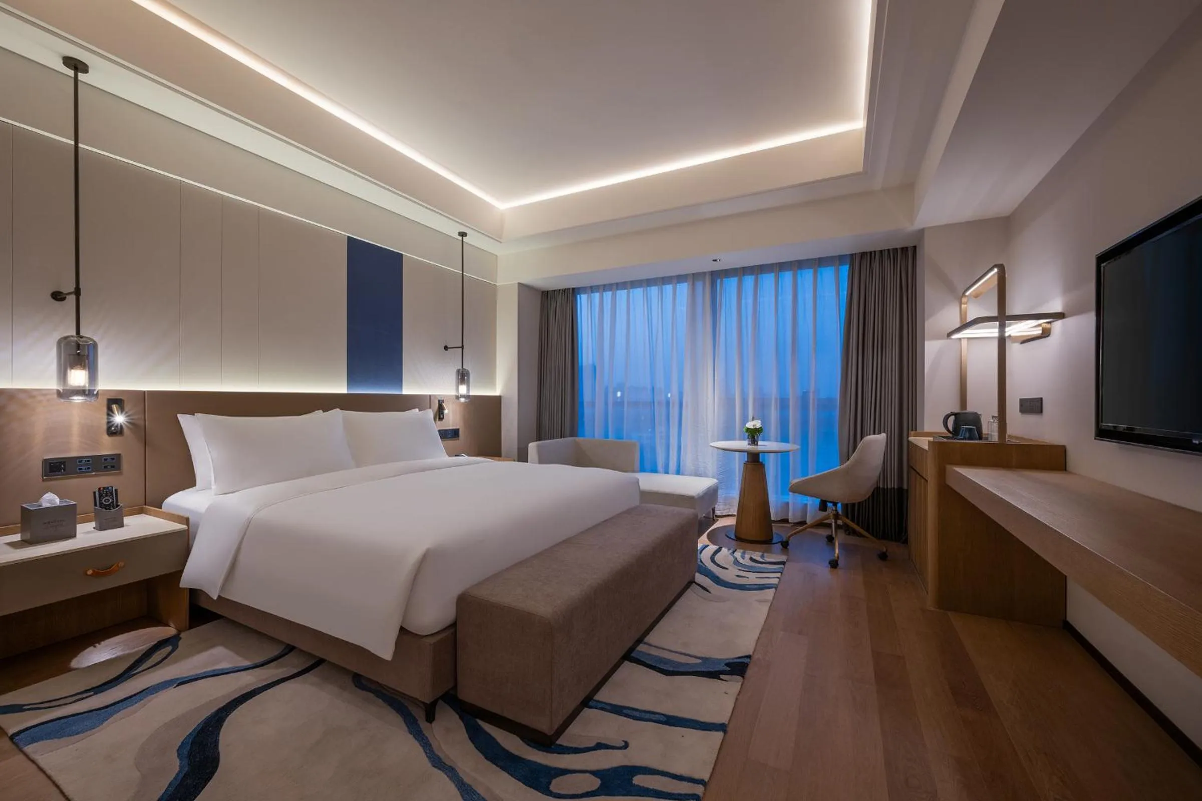 Bed in DoubleTree by Hilton Shanghai Jing'an