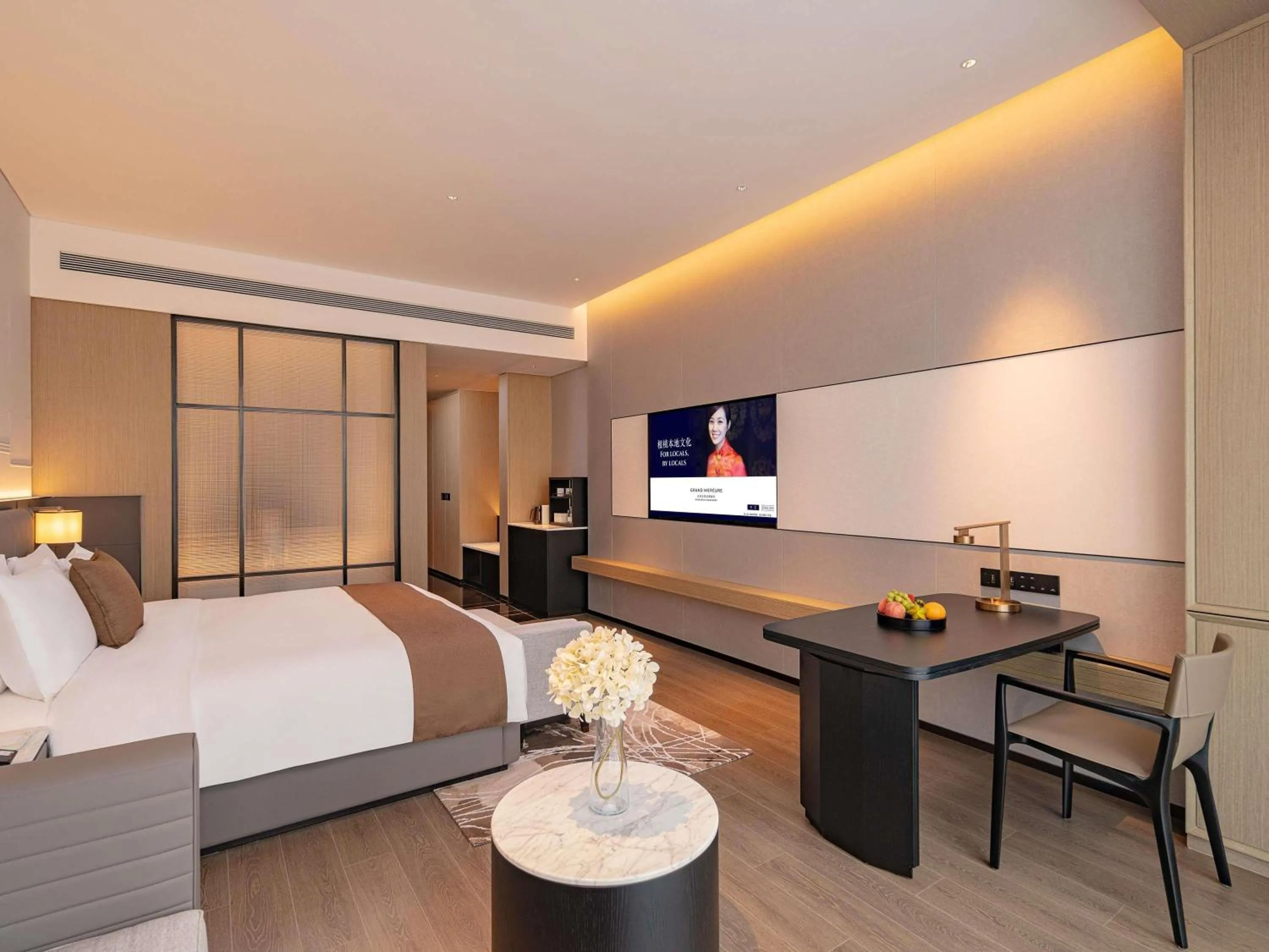 Bedroom, Bed in Grand Mercure Shenzhen Guangming