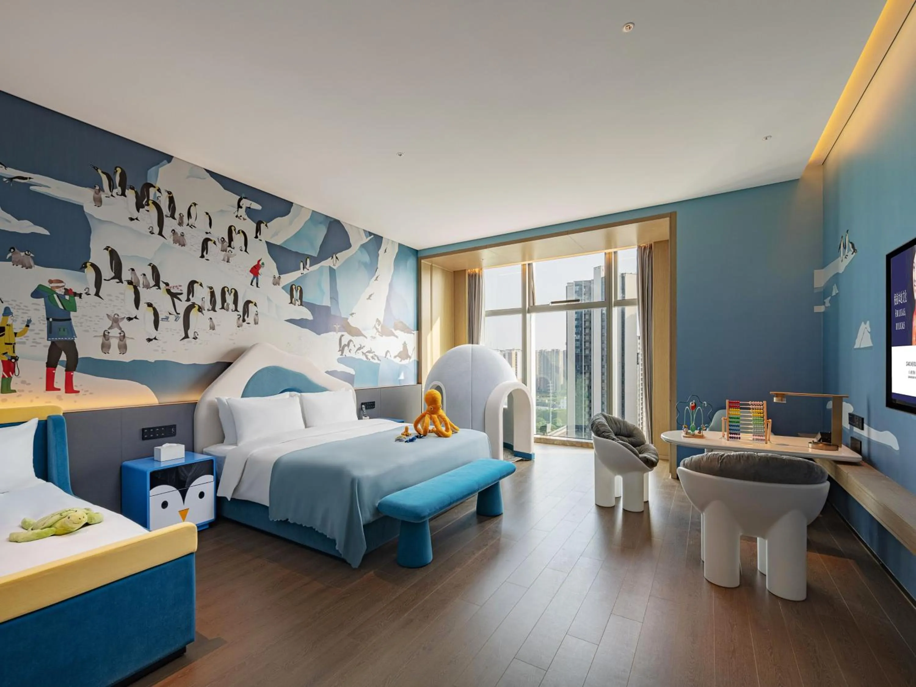 Photo of the whole room, Bed in Grand Mercure Shenzhen Guangming