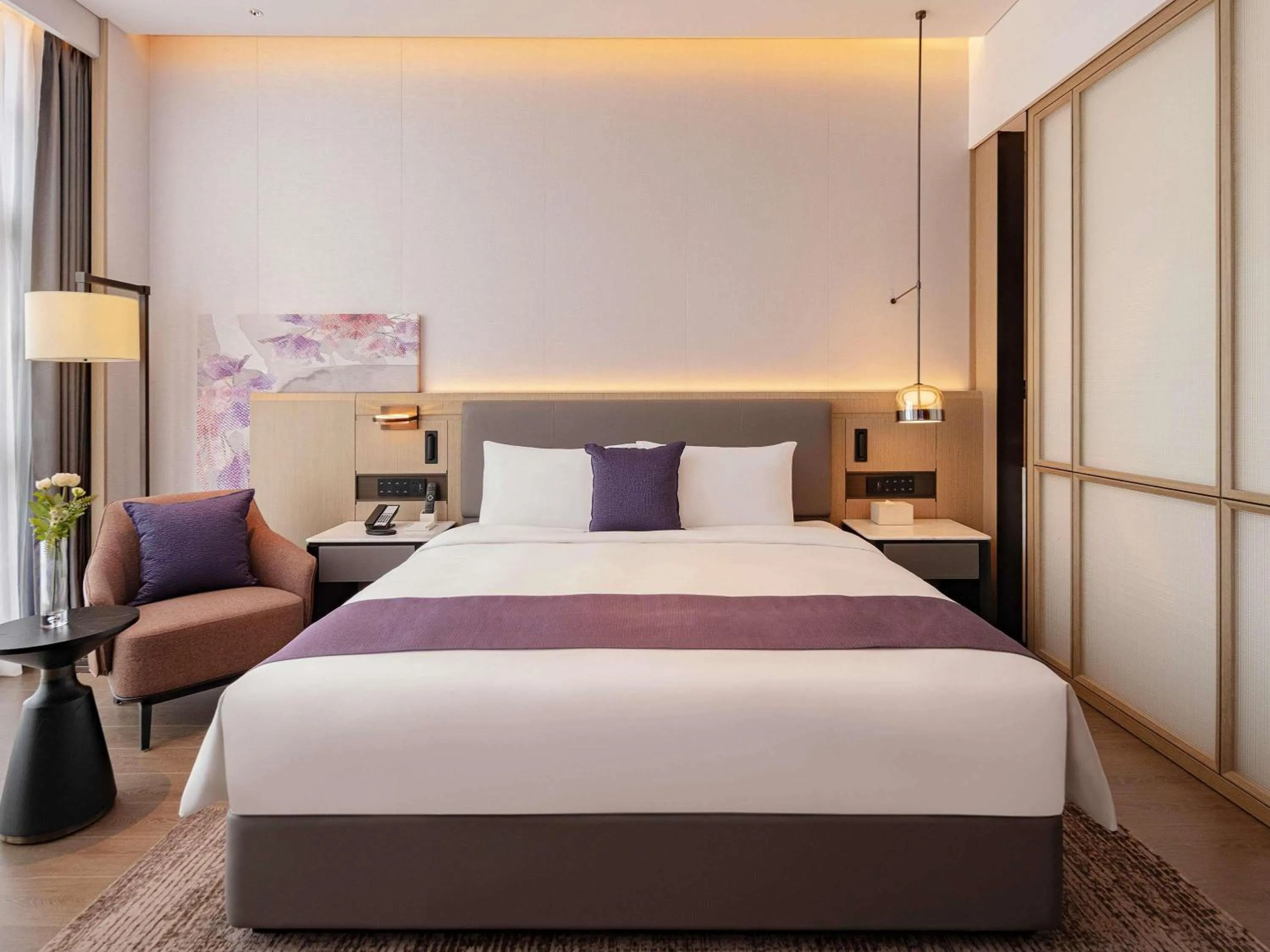 Bedroom, Bed in Grand Mercure Shenzhen Guangming