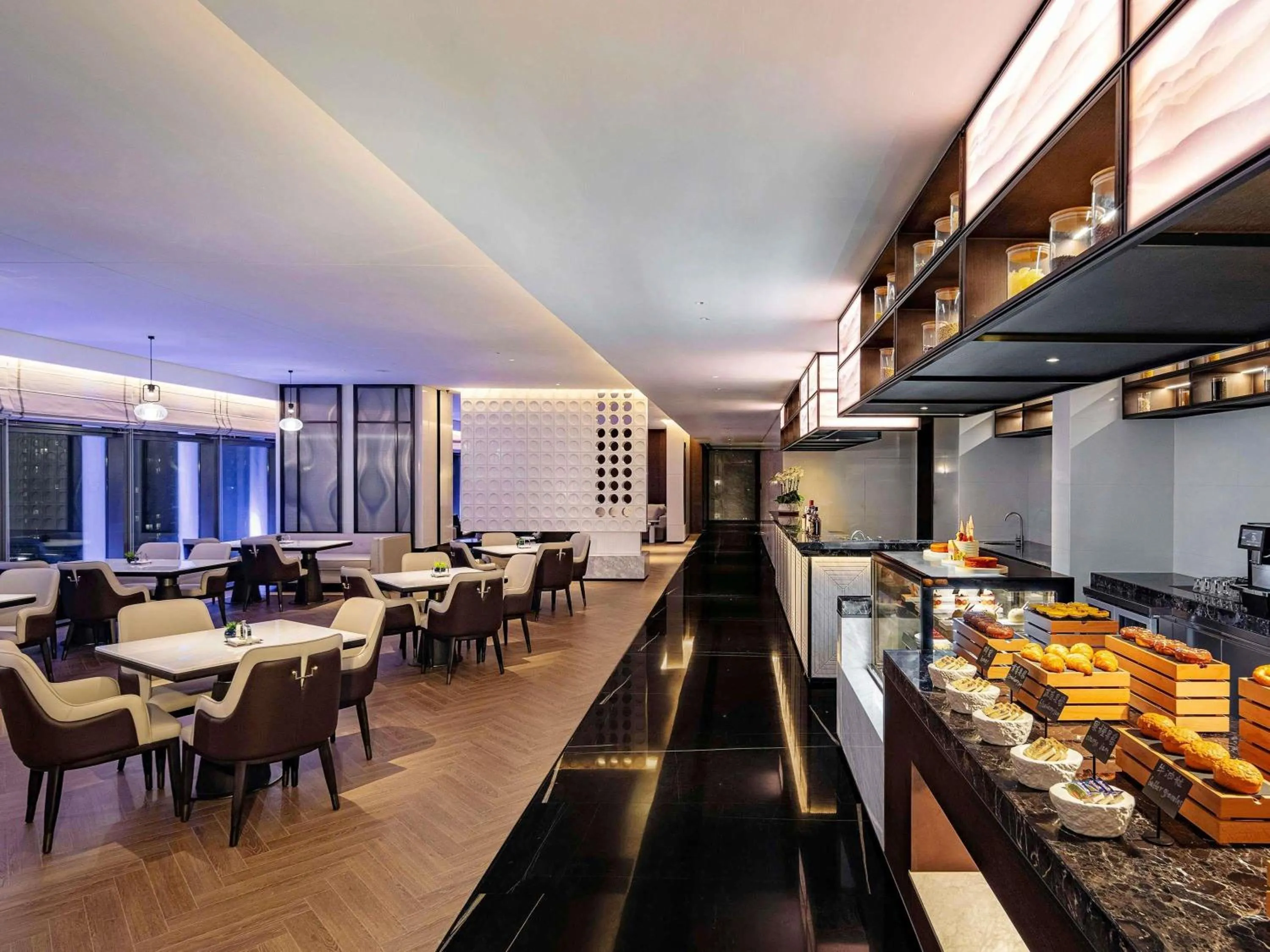 Restaurant/places to eat in Grand Mercure Shenzhen Guangming