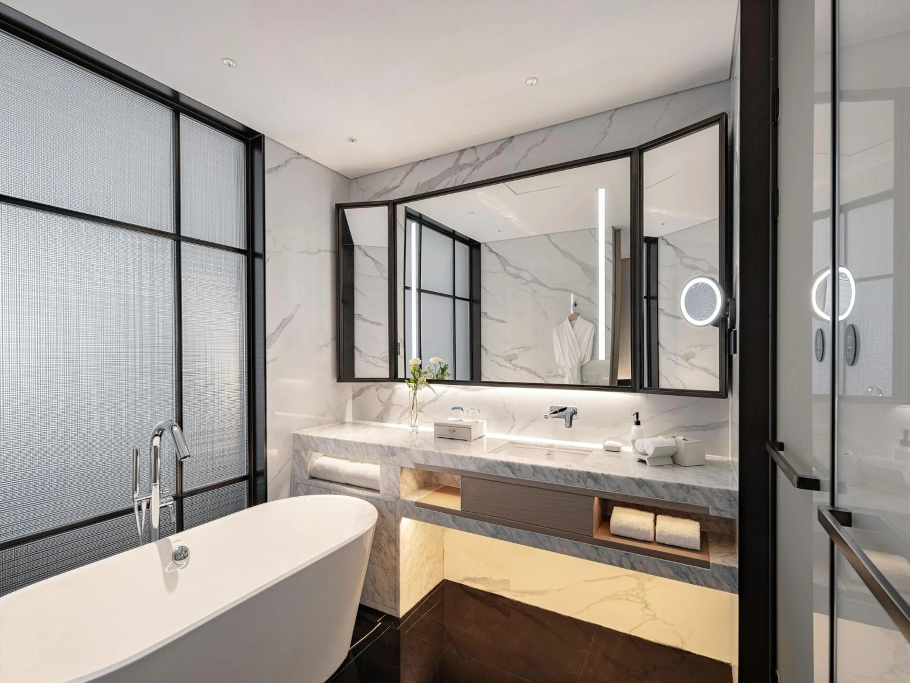 Bathroom in Grand Mercure Shenzhen Guangming