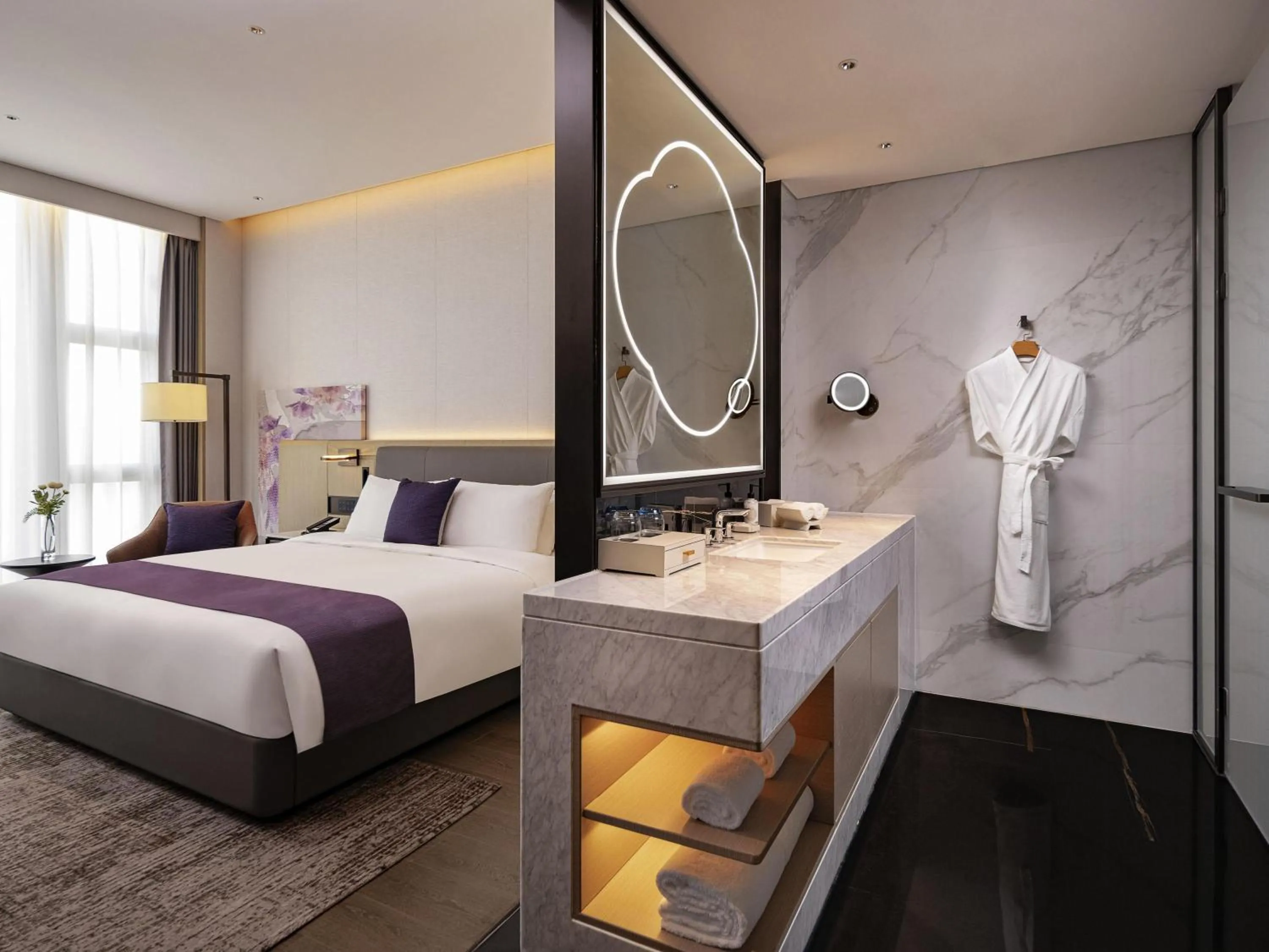 Bedroom, Bed in Grand Mercure Shenzhen Guangming