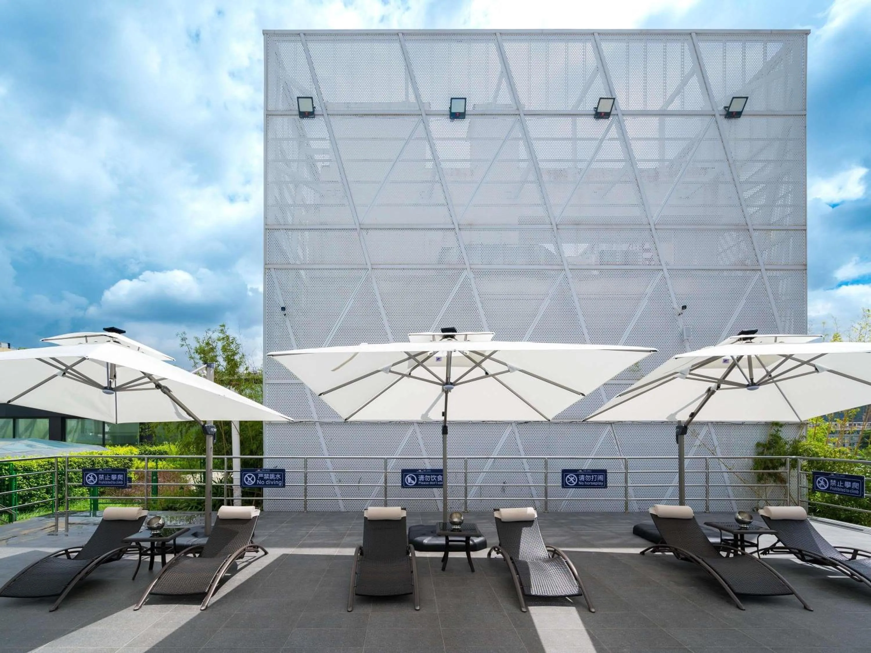 Pool view in Grand Mercure Shenzhen Guangming