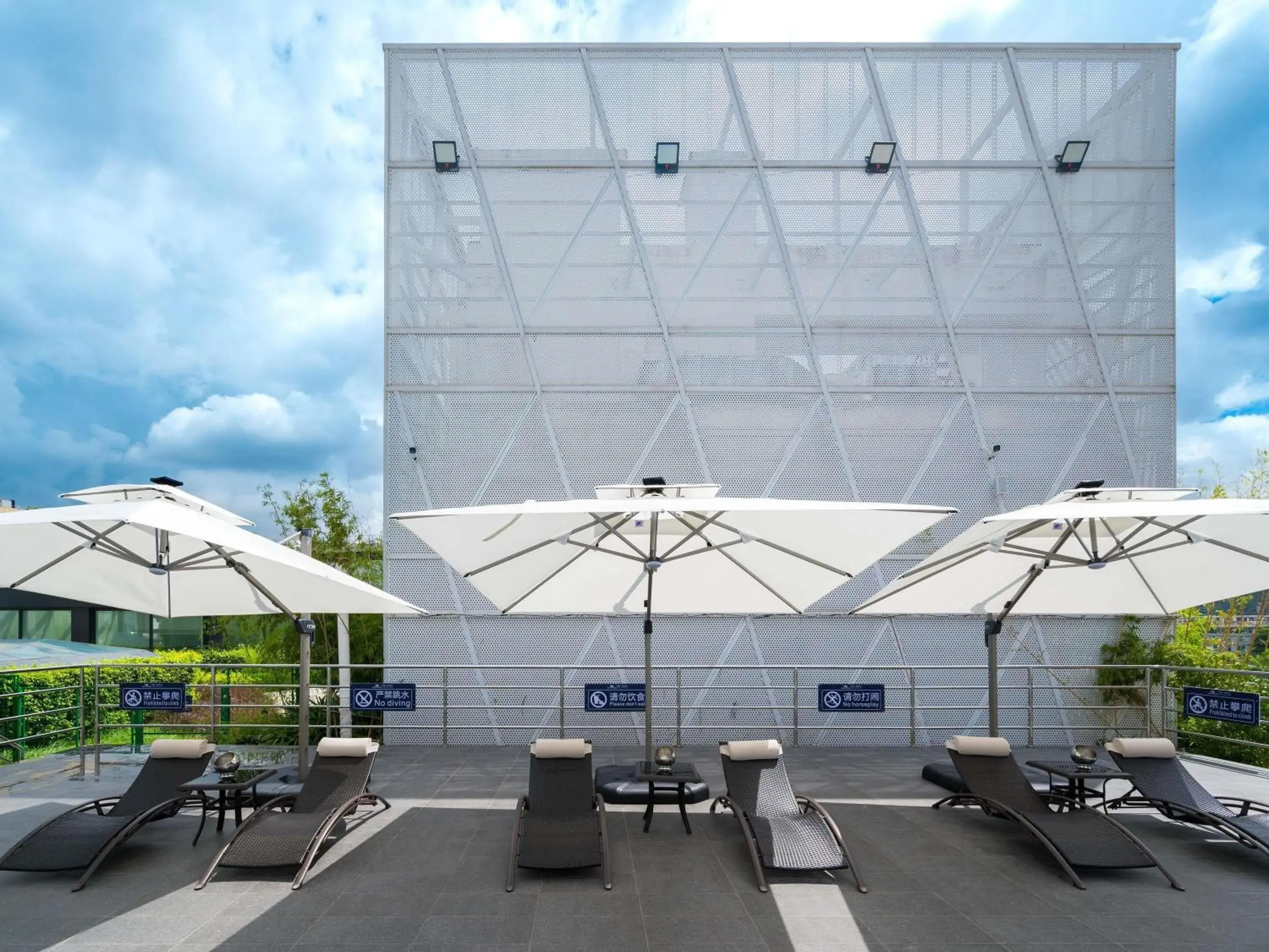 Pool view in Grand Mercure Shenzhen Guangming Pool view in Grand Mercure Shenzhen Guangming