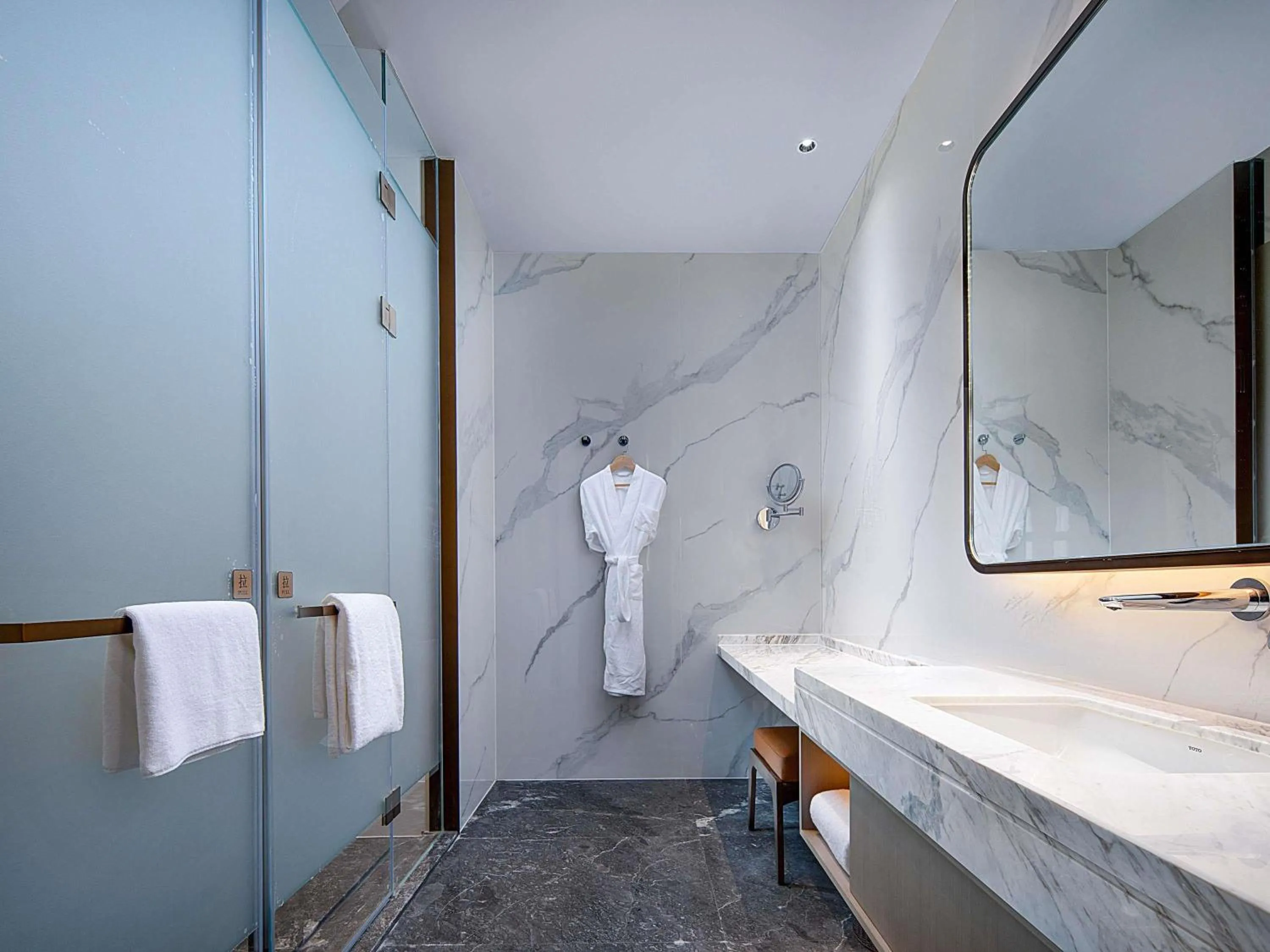 Bedroom in Grand Mercure Chengdu East