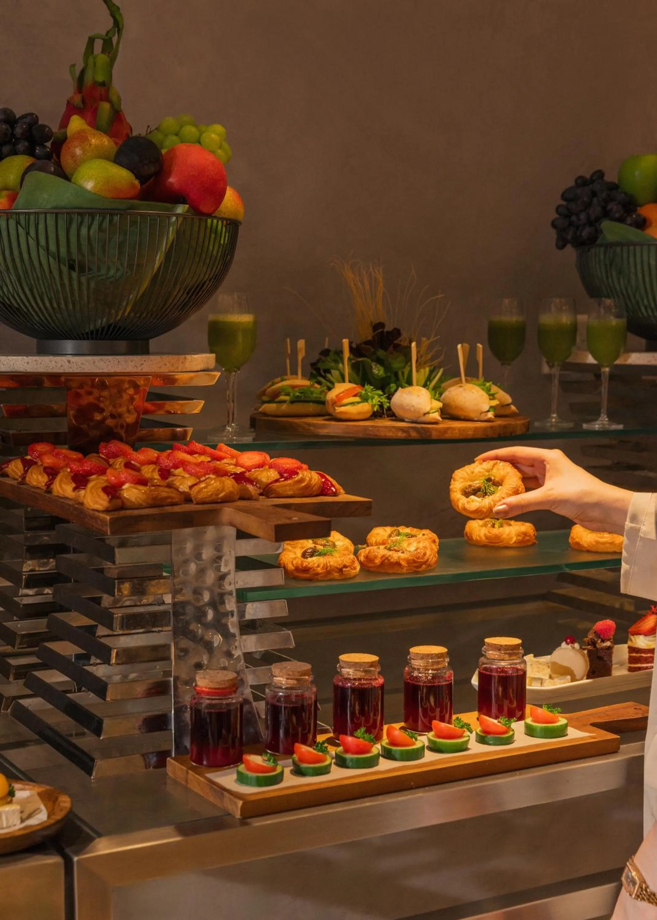 Lobby or reception in Mövenpick Hotel & Apartments Ghala Muscat