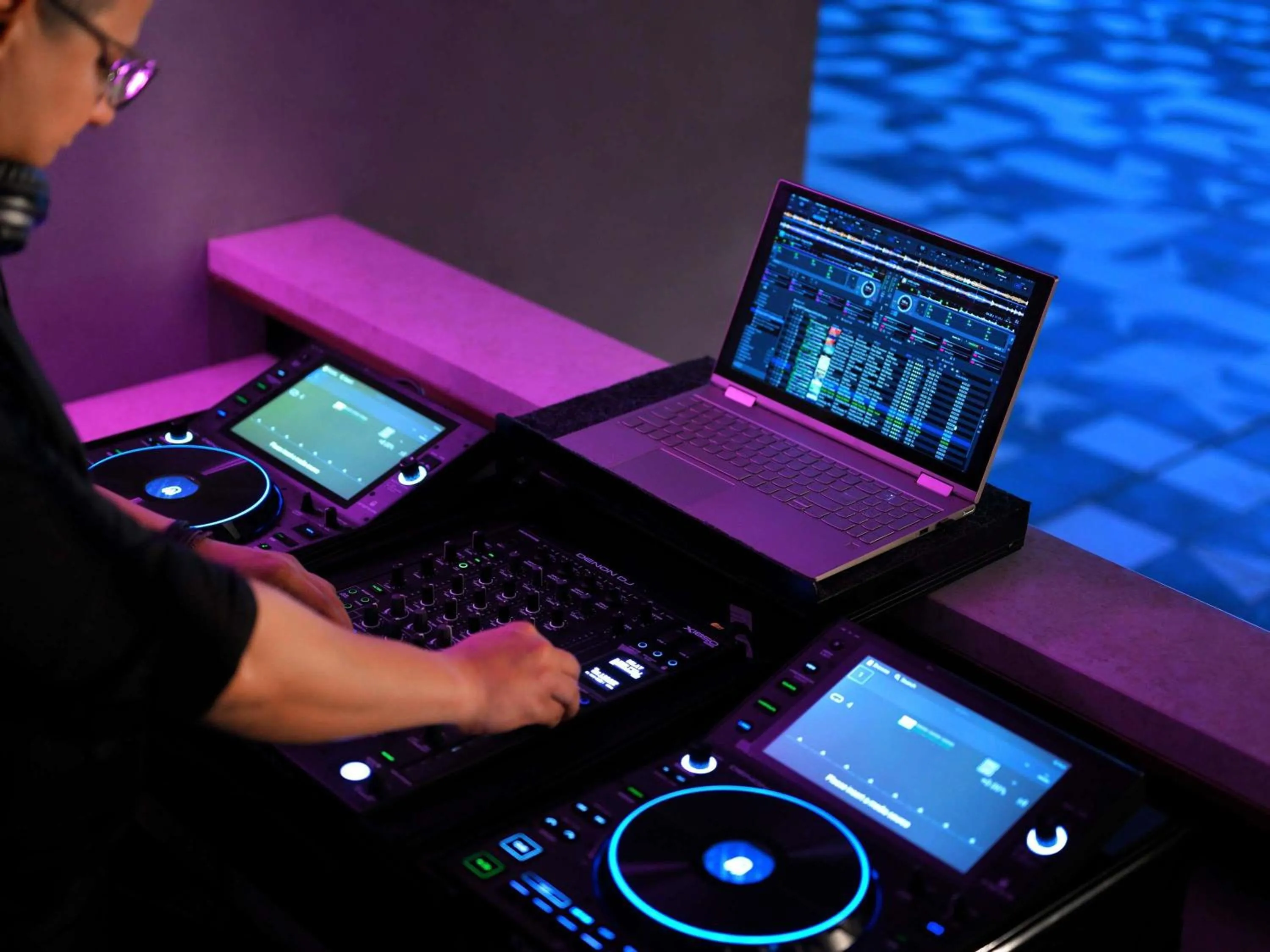 Lounge or bar in Mövenpick Hotel & Apartments Ghala Muscat