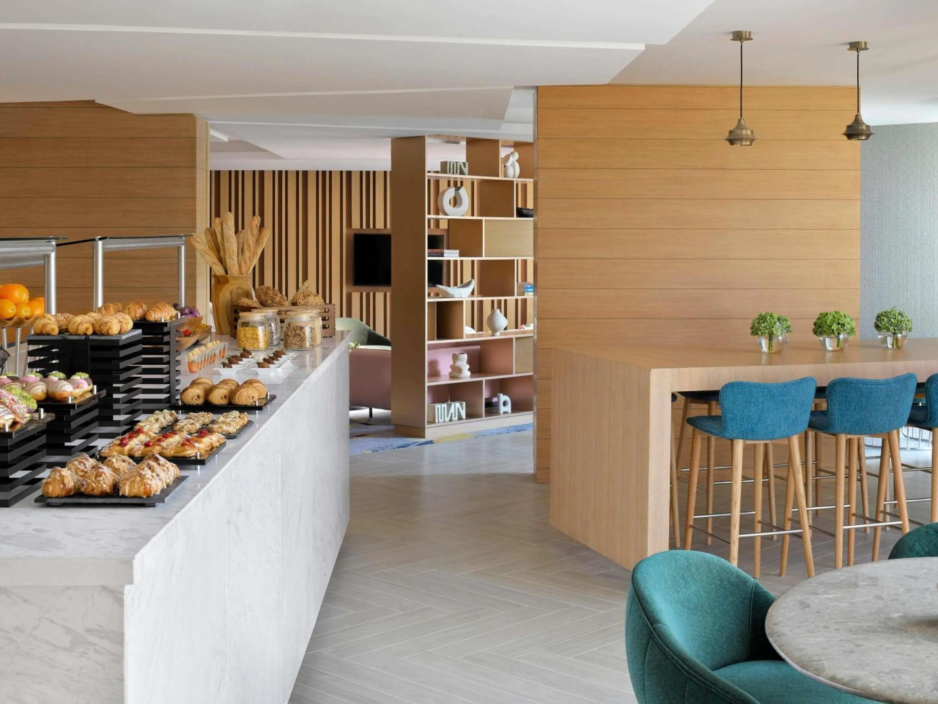 Restaurant/places to eat in Mövenpick Hotel & Apartments Ghala Muscat